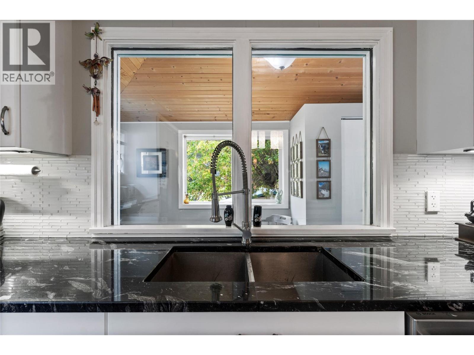 410 Foothill Road Sw, Salmon Arm, British Columbia  V1E 1T6 - Photo 13 - 10399078