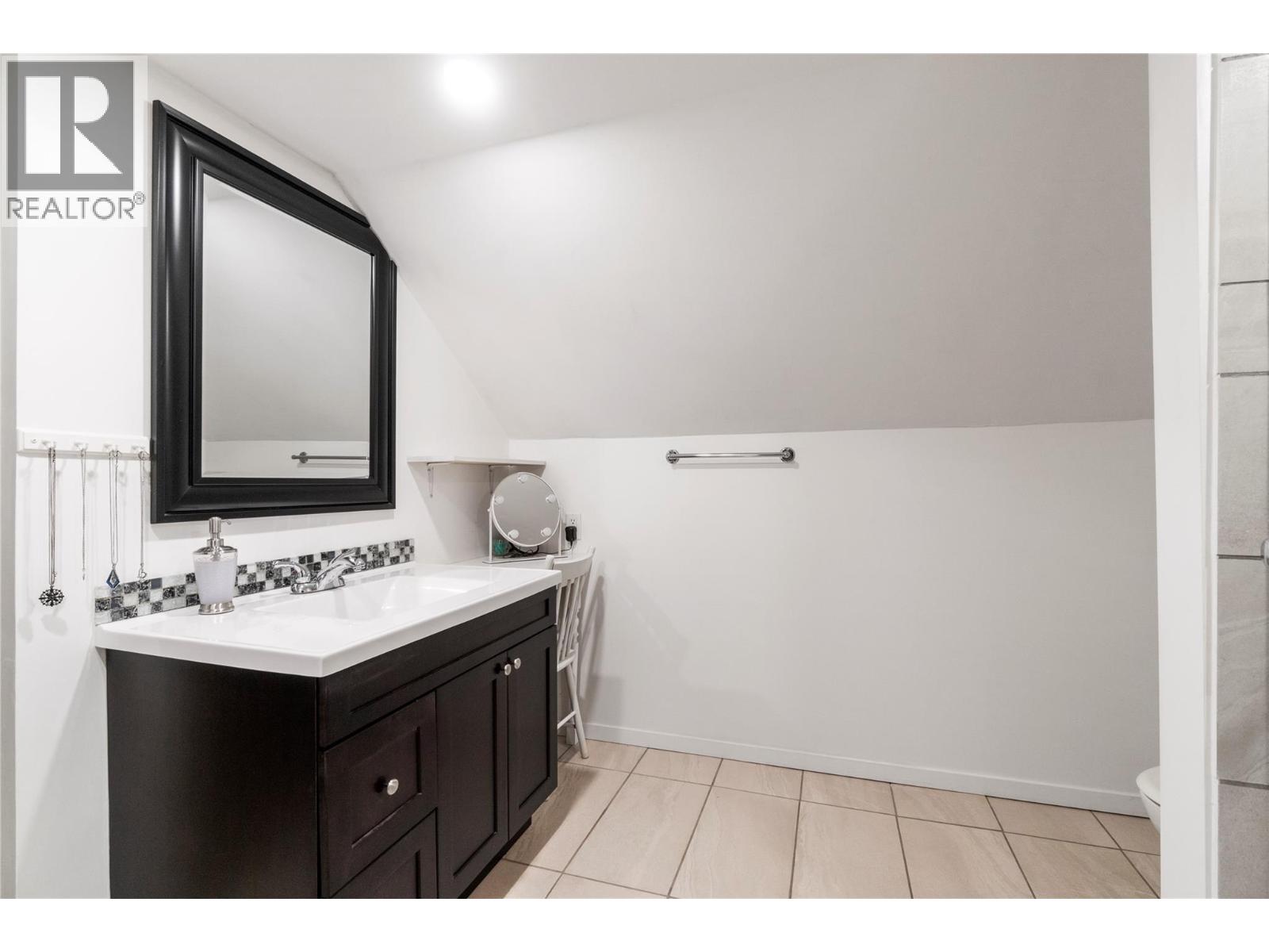 410 Foothill Road Sw, Salmon Arm, British Columbia  V1E 1T6 - Photo 28 - 10399078