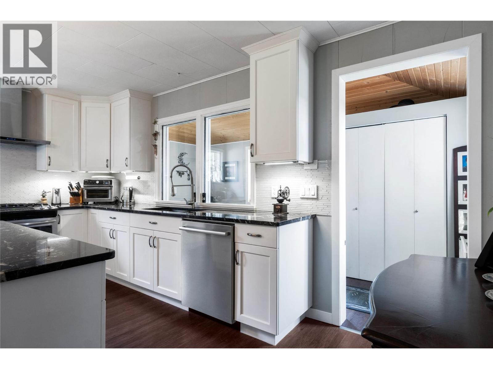 410 Foothill Road Sw, Salmon Arm, British Columbia  V1E 1T6 - Photo 8 - 10399078