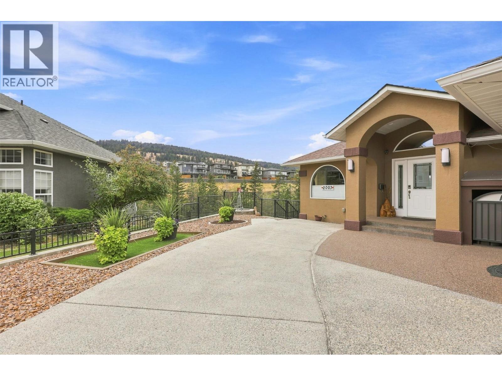2003 Muirfield Road, Kamloops, British Columbia  V1S 1S6 - Photo 2 - 10399341