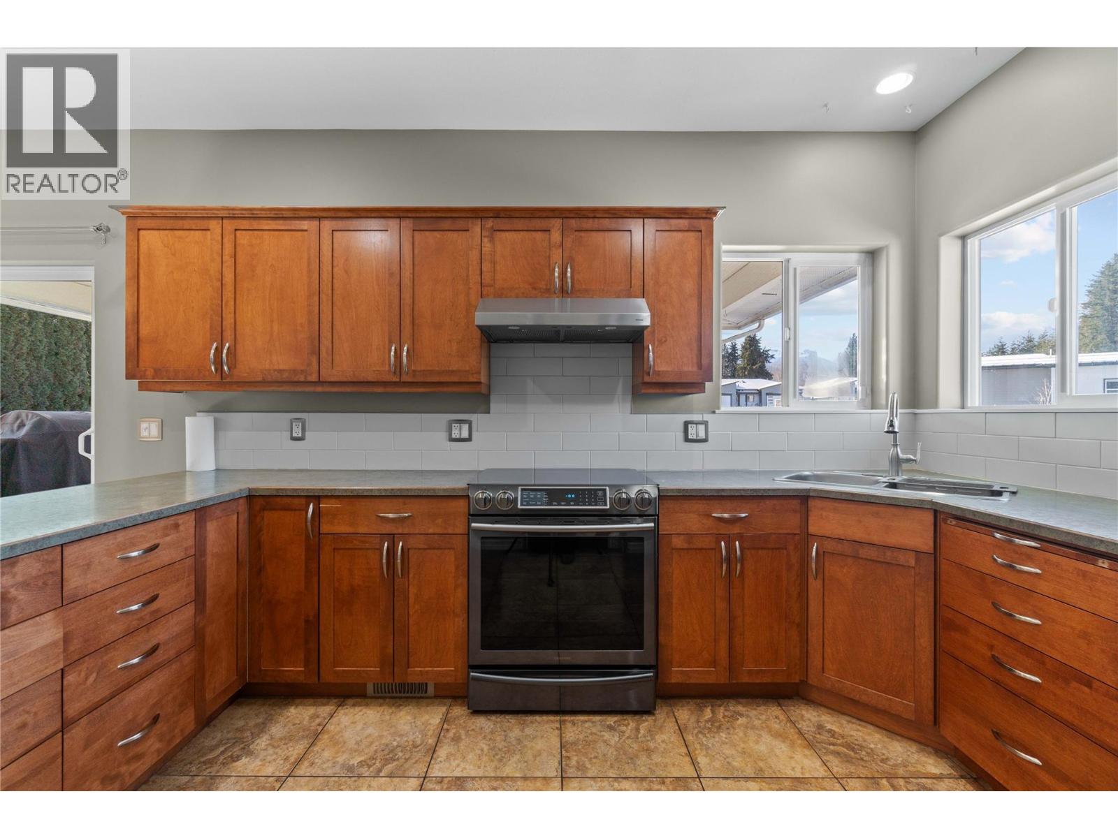2860 15 Avenue Ne, Salmon Arm, British Columbia  V1E 2B6 - Photo 46 - 10398963