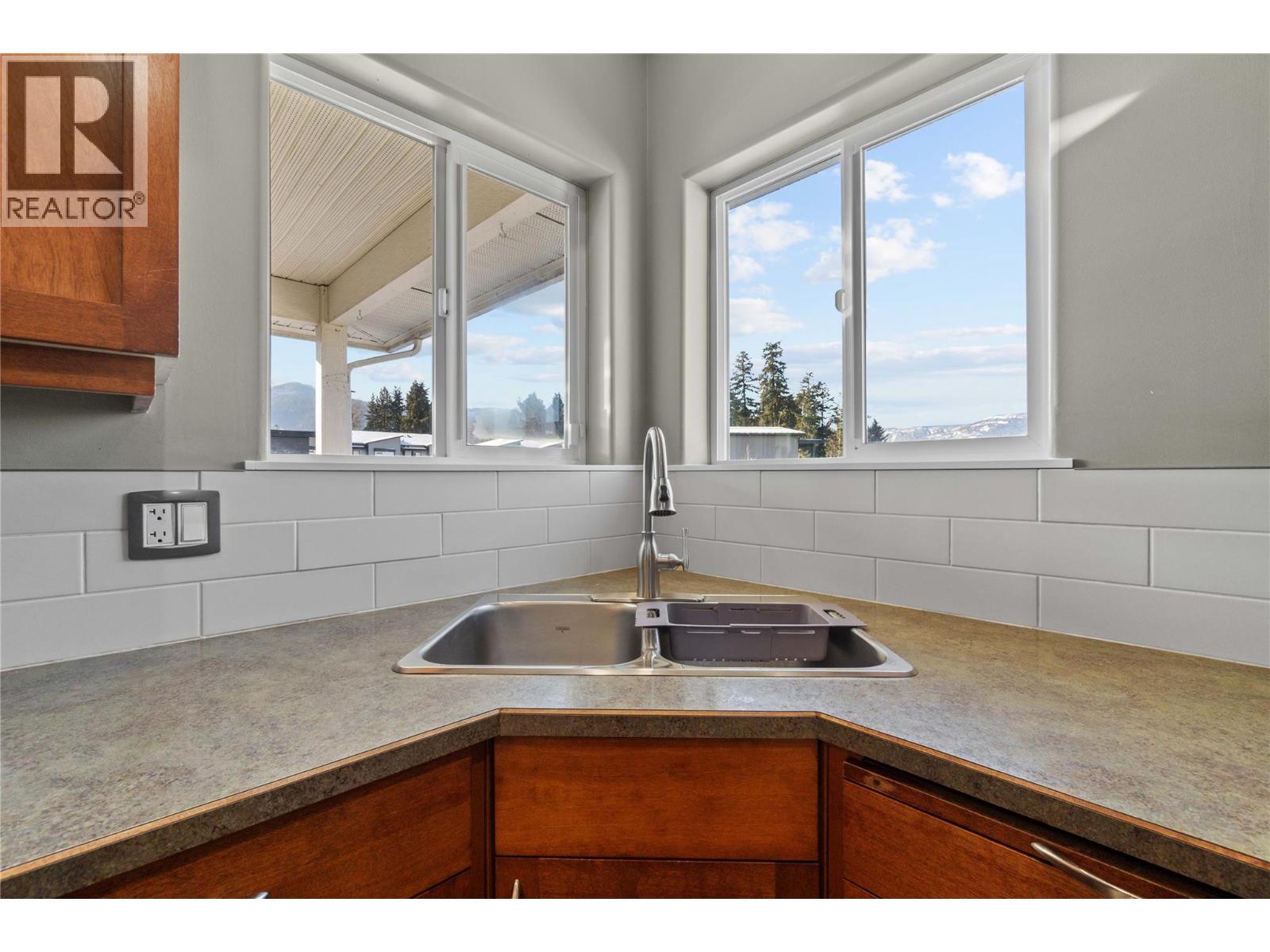 2860 15 Avenue Ne, Salmon Arm, British Columbia  V1E 2B6 - Photo 47 - 10398963