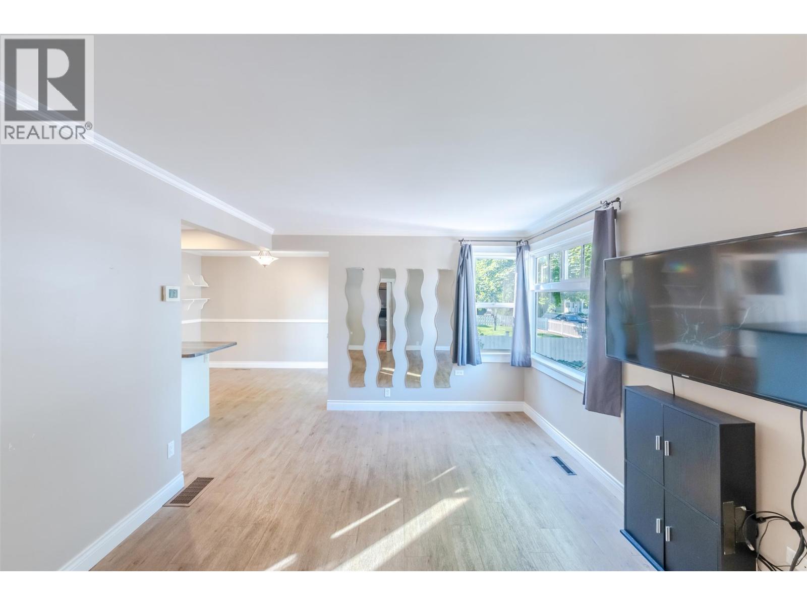 1110 Kilwinning Street, Penticton, British Columbia  V2A 4P1 - Photo 5 - 10399164