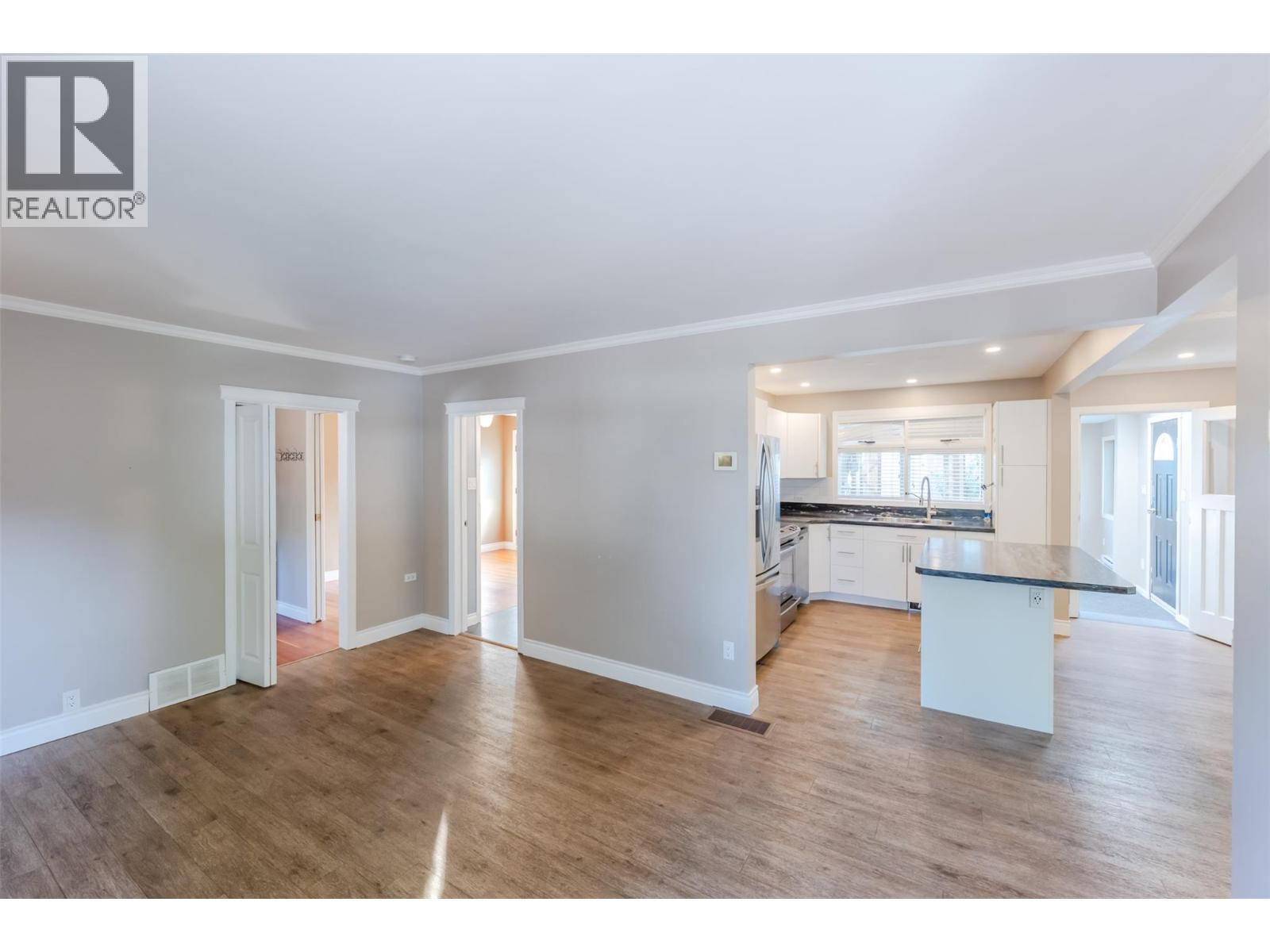 1110 Kilwinning Street, Penticton, British Columbia  V2A 4P1 - Photo 6 - 10399164