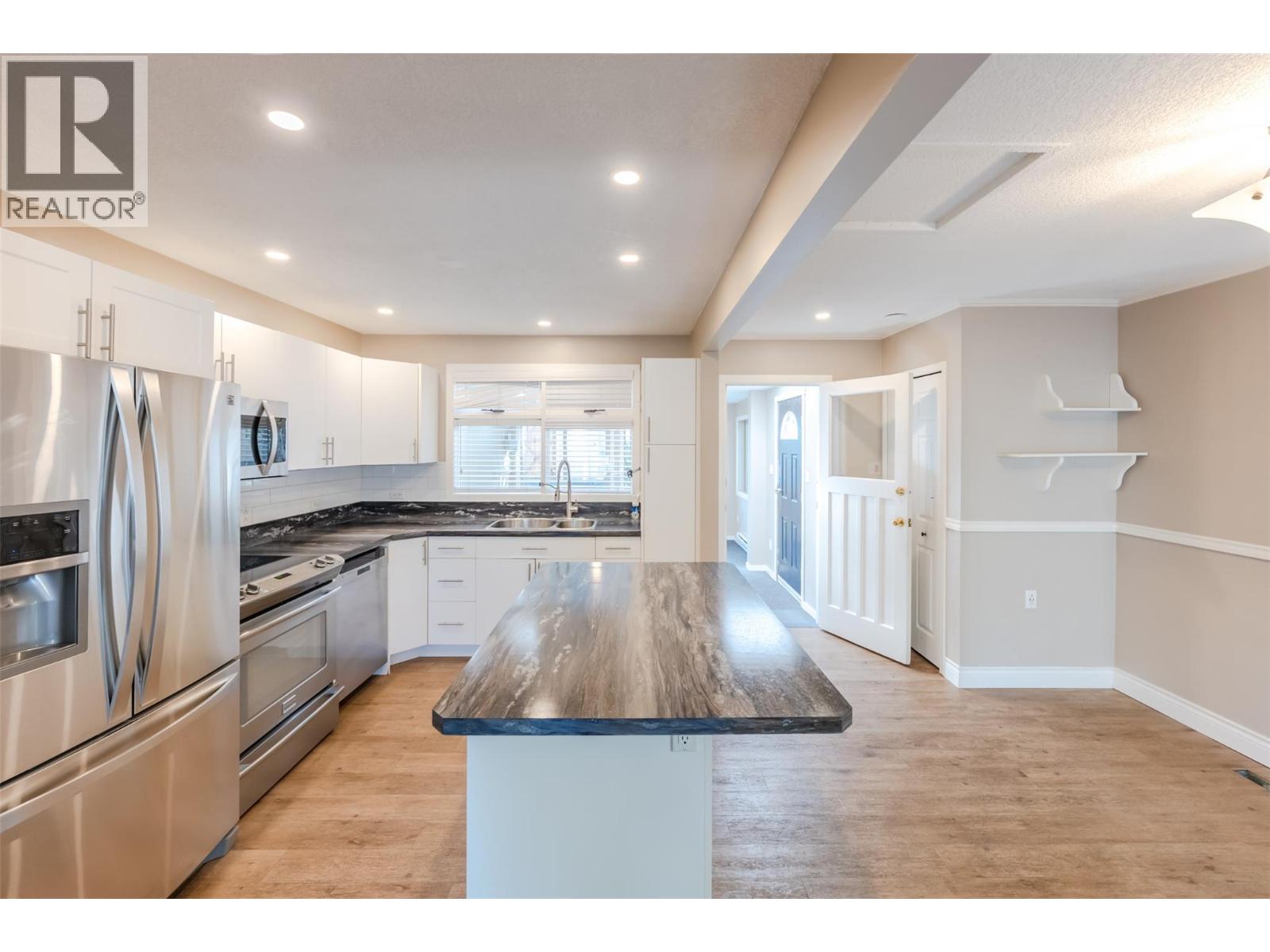 1110 Kilwinning Street, Penticton, British Columbia  V2A 4P1 - Photo 7 - 10399164