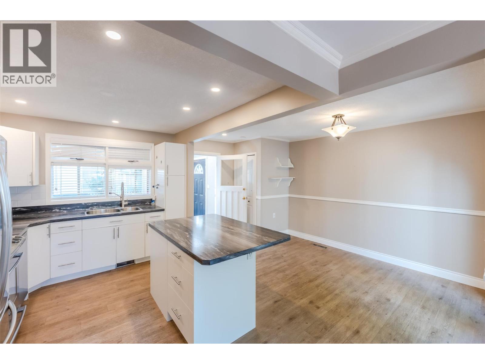 1110 Kilwinning Street, Penticton, British Columbia  V2A 4P1 - Photo 8 - 10399164