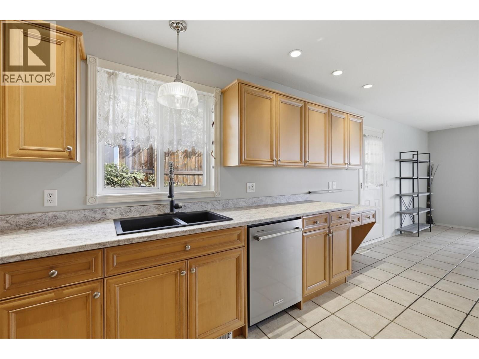 992 Pine Springs Road, Kamloops, British Columbia  V2B 8H2 - Photo 22 - 10399188