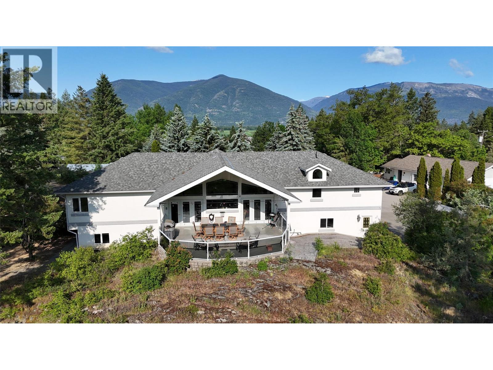 404 Ash Road, Creston, British Columbia  V0B 1G8 - Photo 1 - 10396078