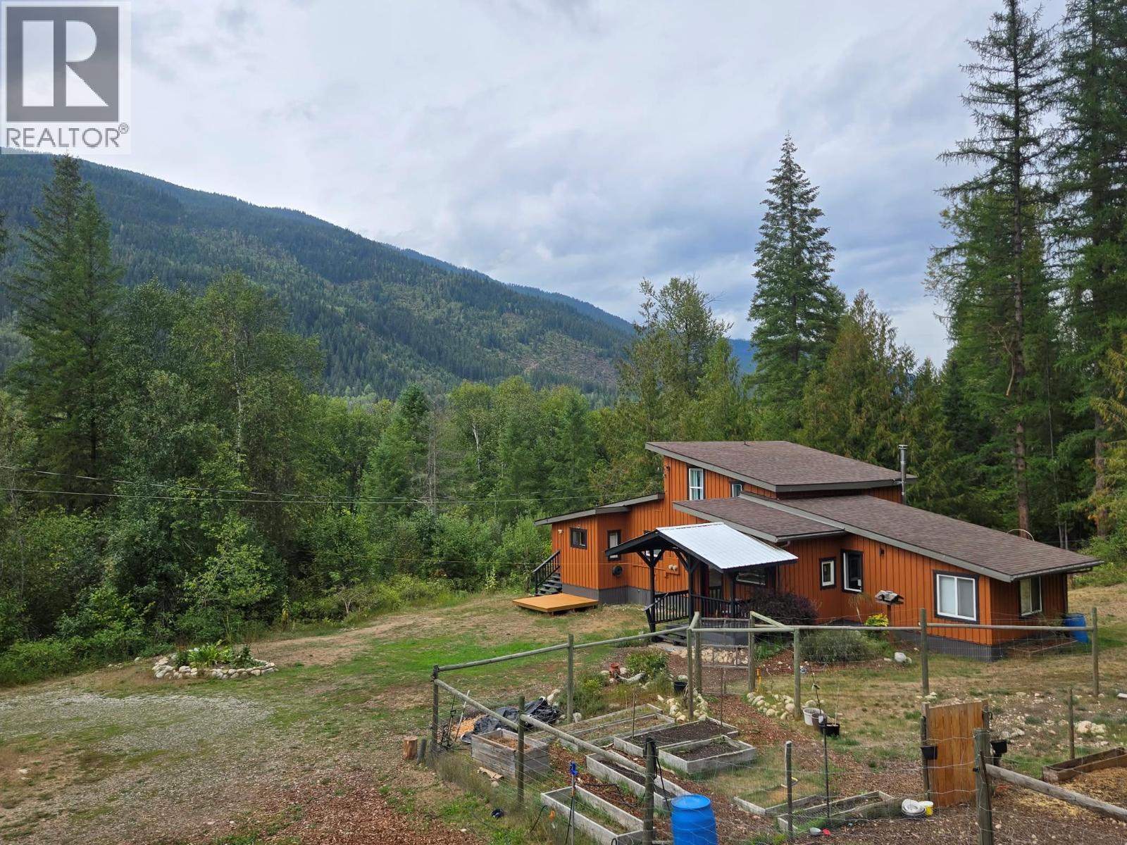 6582 Nixon Road, Appledale, British Columbia  V0G 2J0 - Photo 1 - 10392220