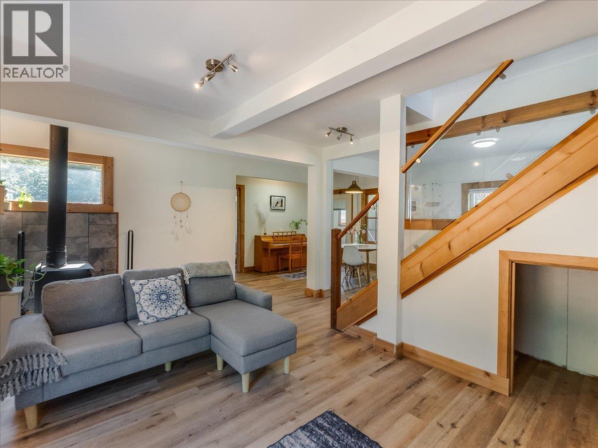 6582 Nixon Road, Appledale, British Columbia  V0G 2J0 - Photo 10 - 10392220