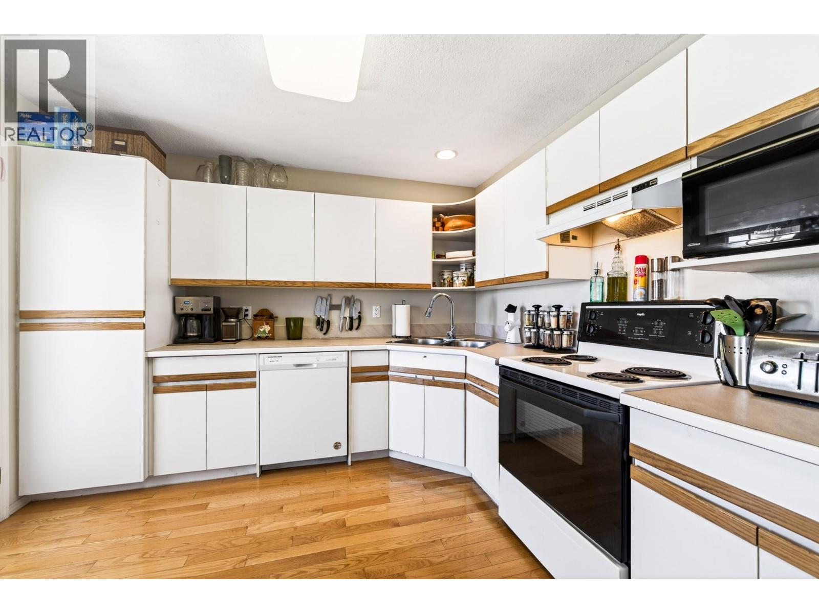 2022 Pacific Way Unit# 8, Kamloops, British Columbia  V1S 1T1 - Photo 8 - 10399352