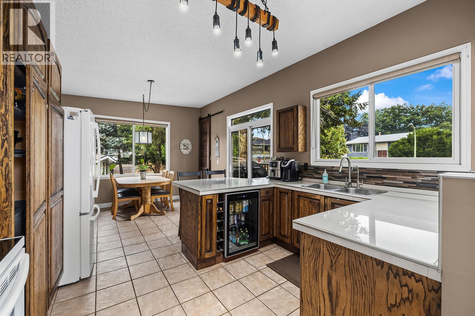 1050 Pinecrest Lane, Kelowna, British Columbia  V1Y 4L3 - Photo 11 - 10399294