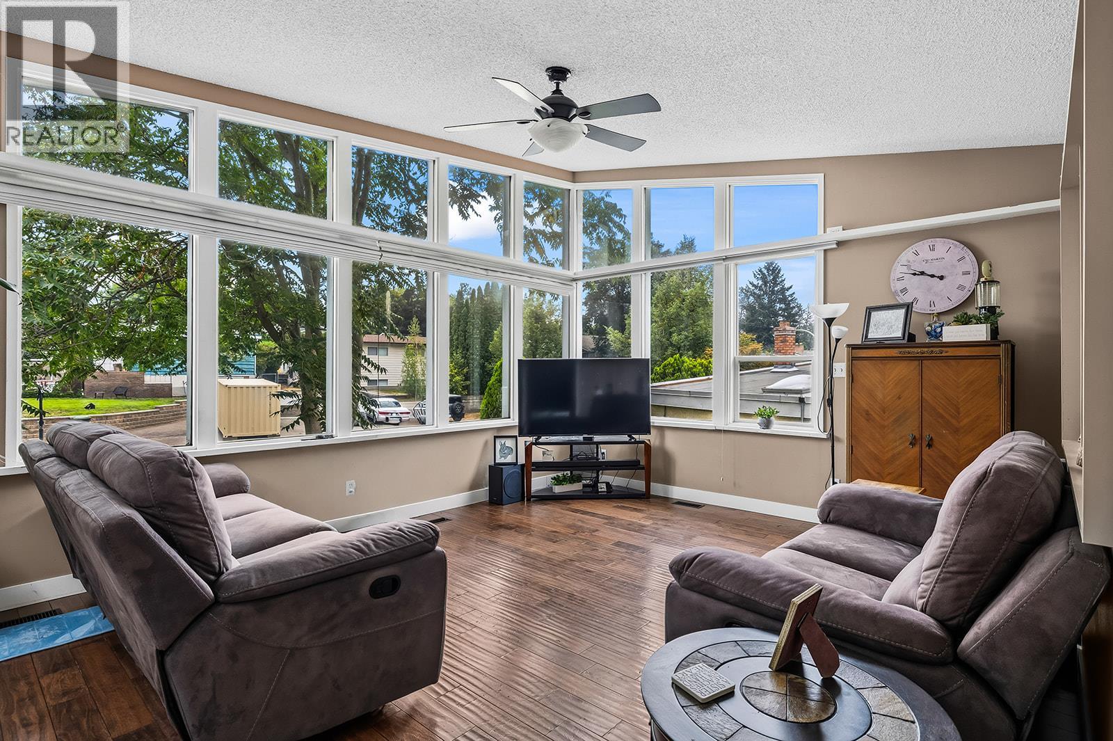 1050 Pinecrest Lane, Kelowna, British Columbia  V1Y 4L3 - Photo 2 - 10399294