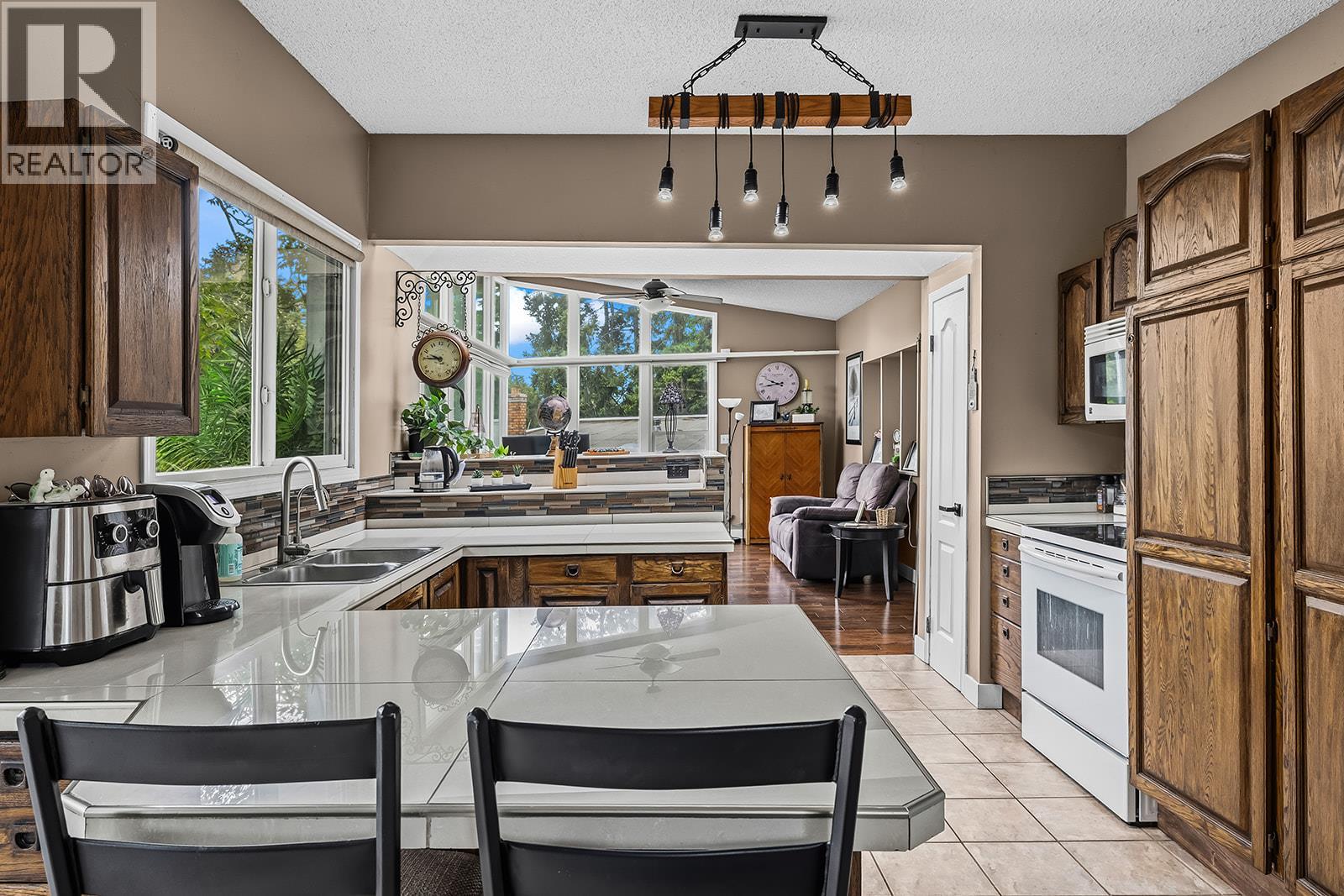 1050 Pinecrest Lane, Kelowna, British Columbia  V1Y 4L3 - Photo 6 - 10399294
