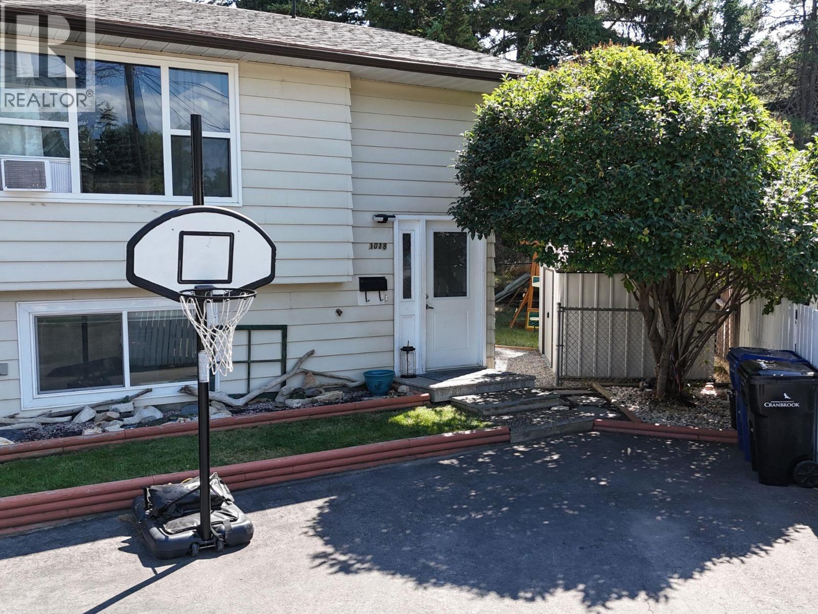 1018 12th Avenue S, Cranbrook, British Columbia  V1C 5A1 - Photo 1 - 10399225
