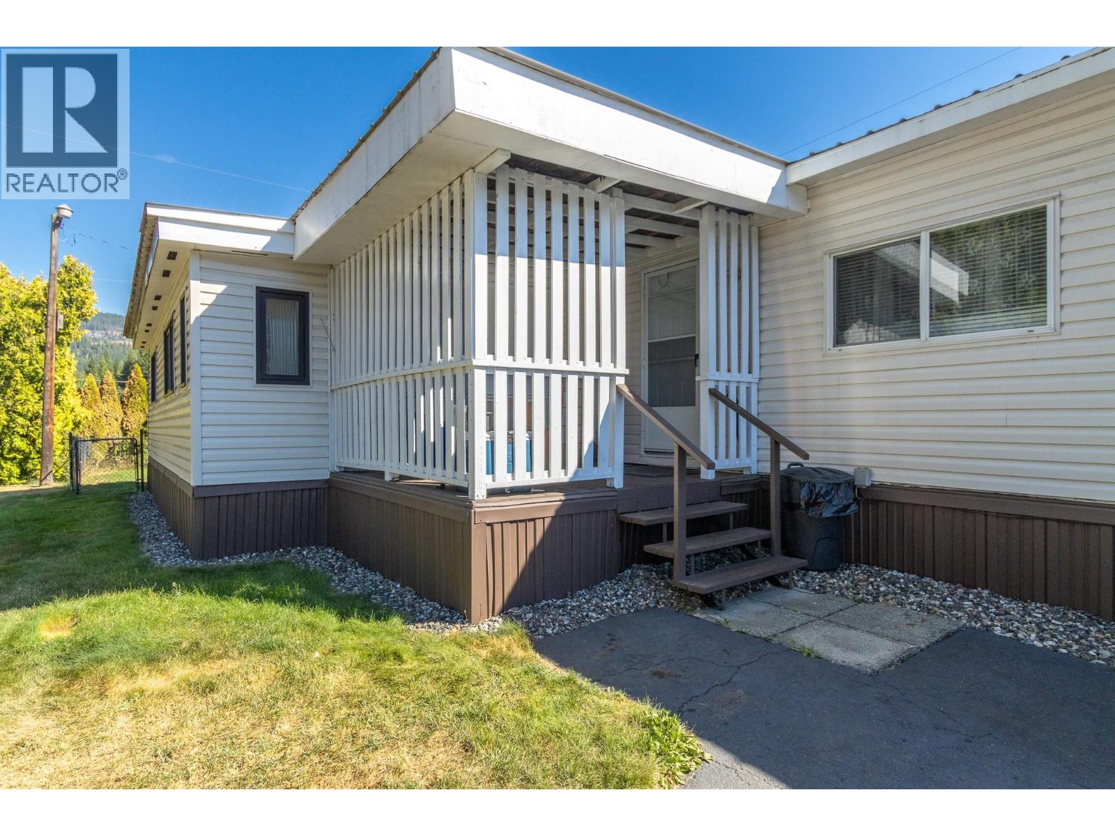 2500 97b Highway Unit# 170, Salmon Arm, British Columbia  V1E 1A6 - Photo 2 - 10399133