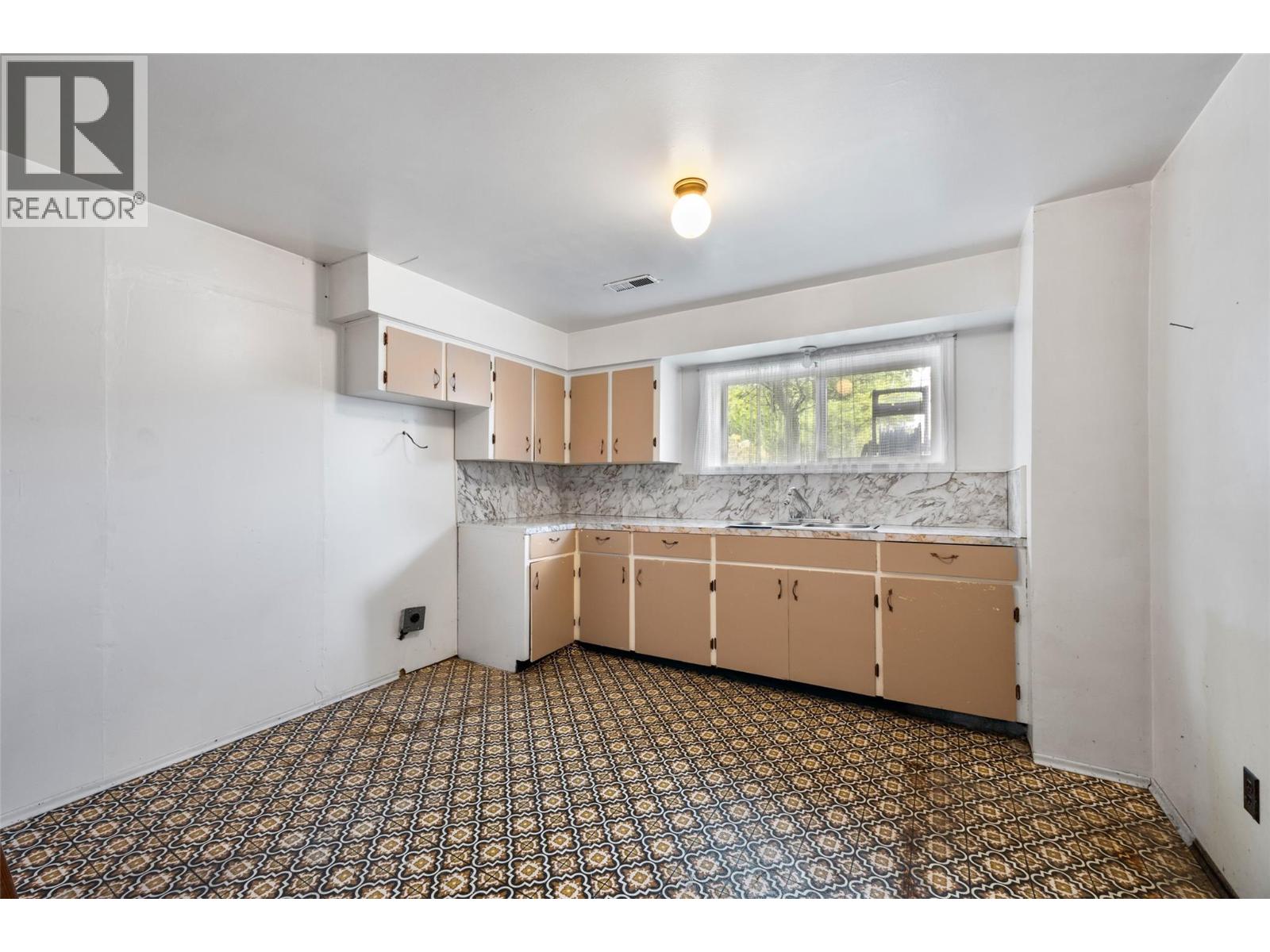 1281 Kimberley Crescent, Kamloops, British Columbia  V2B 3B8 - Photo 28 - 10397978