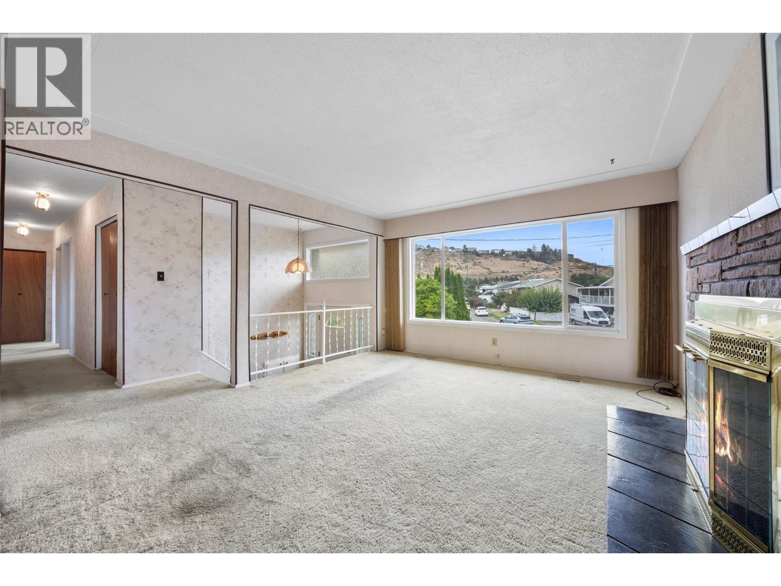 1281 Kimberley Crescent, Kamloops, British Columbia  V2B 3B8 - Photo 4 - 10397978