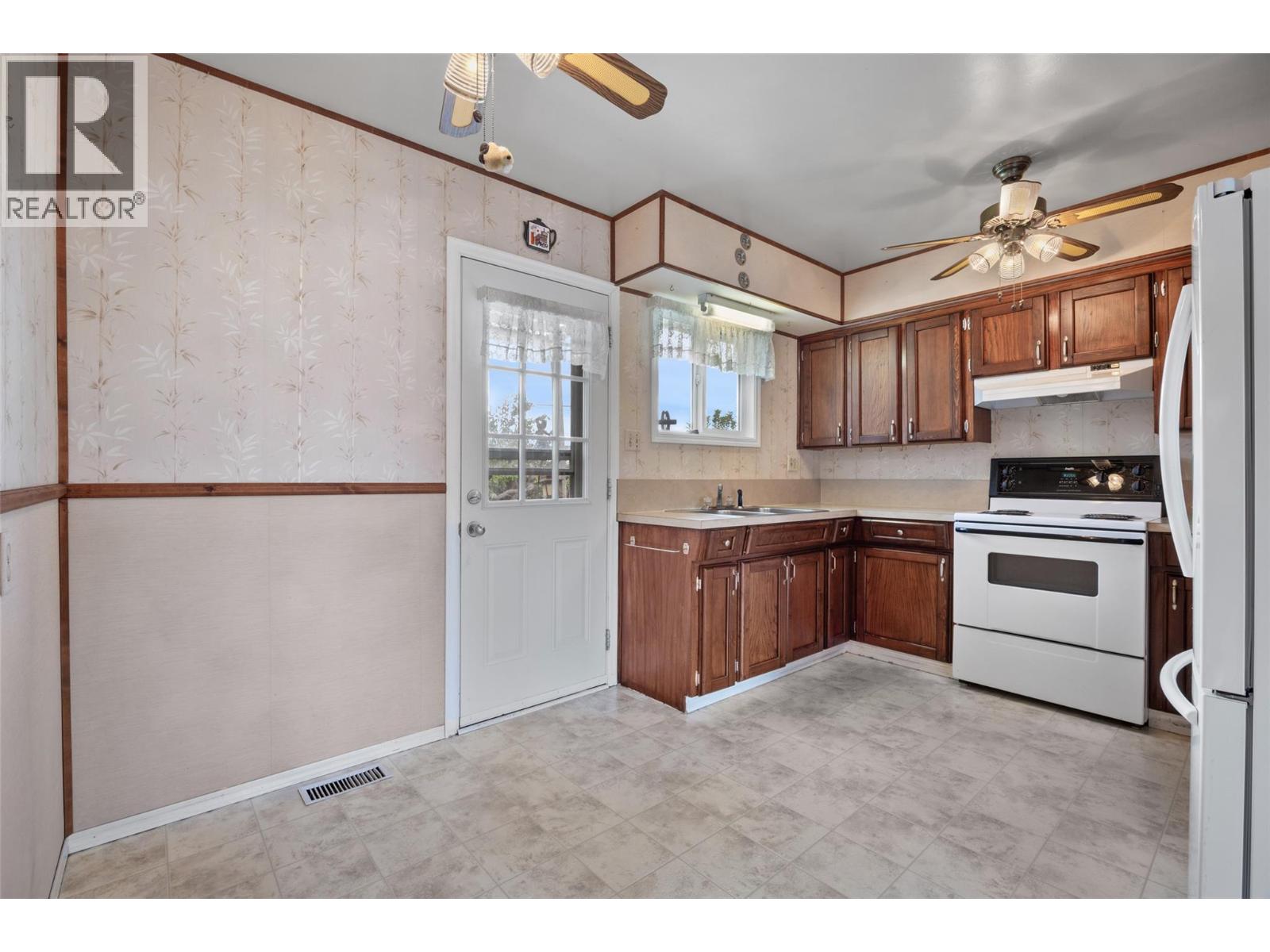 1281 Kimberley Crescent, Kamloops, British Columbia  V2B 3B8 - Photo 7 - 10397978