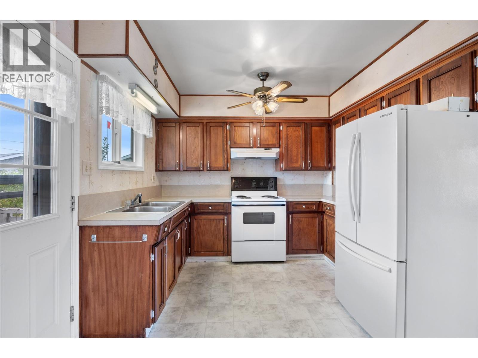 1281 Kimberley Crescent, Kamloops, British Columbia  V2B 3B8 - Photo 8 - 10397978