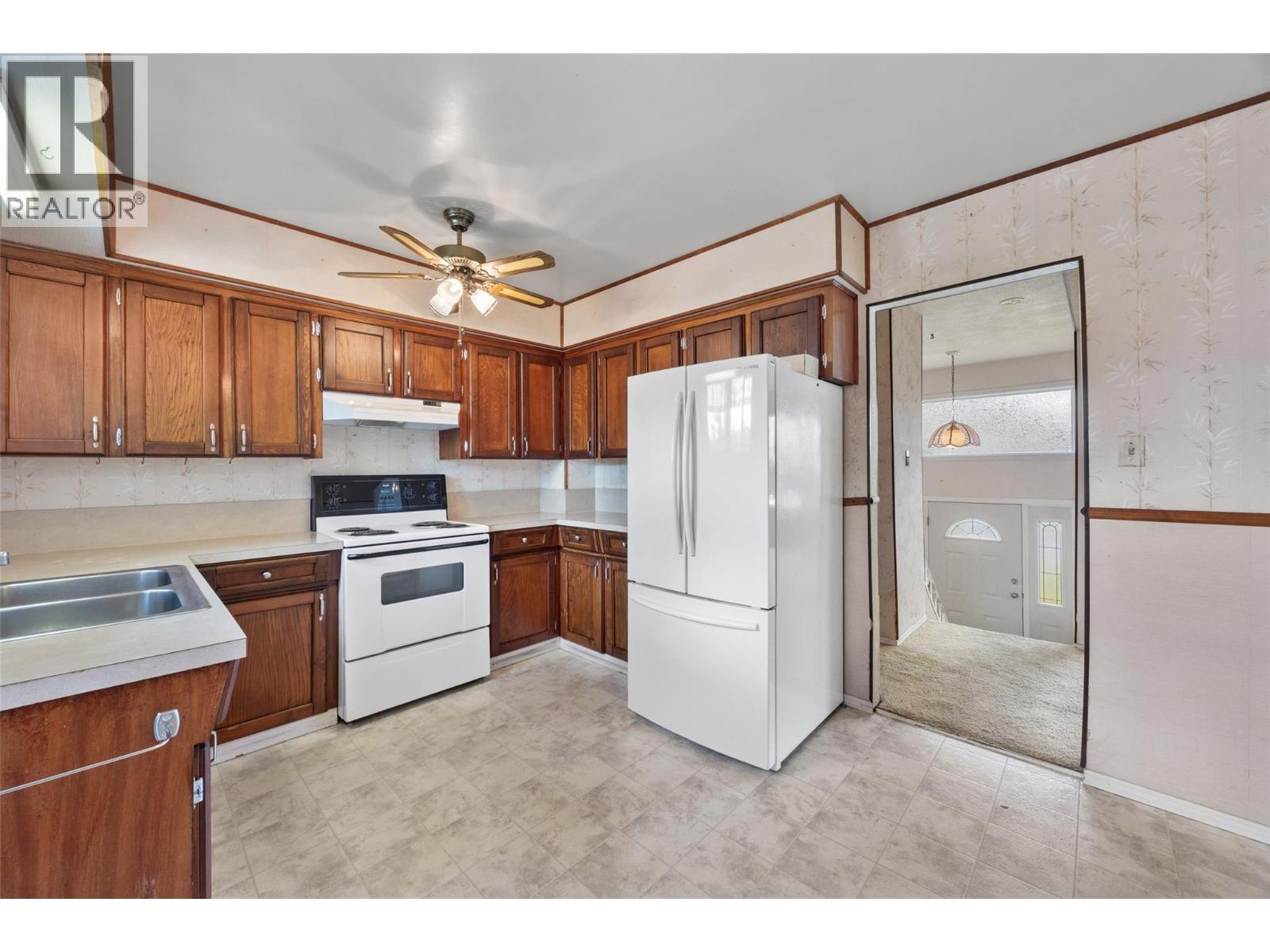 1281 Kimberley Crescent, Kamloops, British Columbia  V2B 3B8 - Photo 9 - 10397978