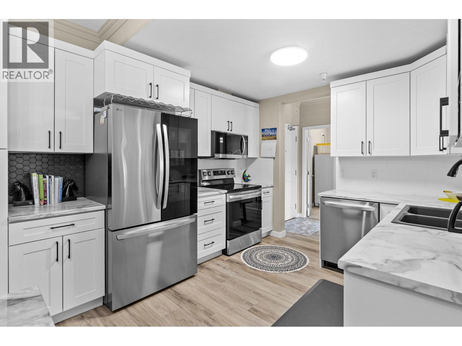 1960 Enterprise Way Unit# 305, Kelowna, British Columbia  V1Y 9S5 - Photo 2 - 10399314