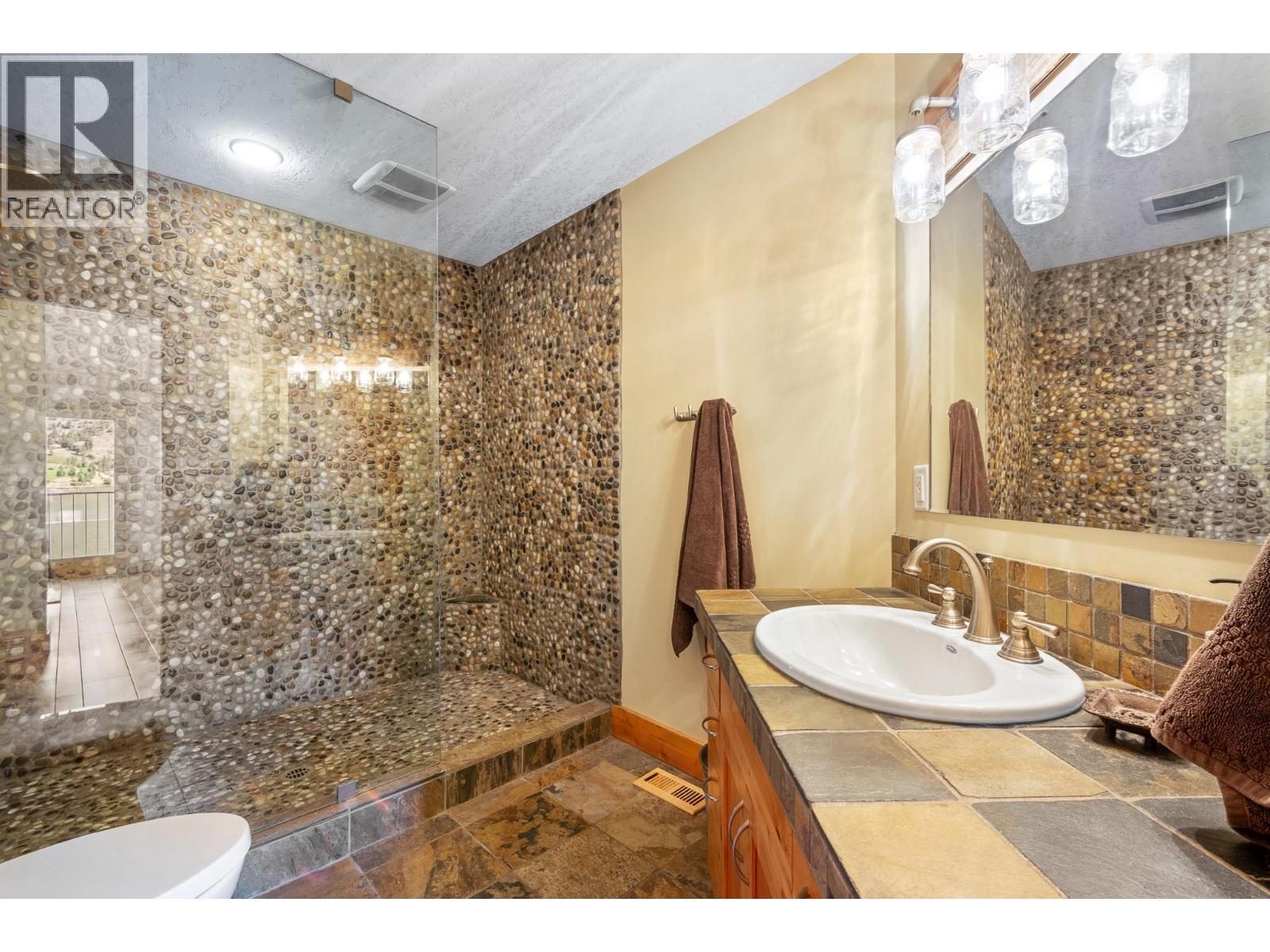 138 Devon Drive, Okanagan Falls, British Columbia  V0H 1R5 - Photo 39 - 10399144