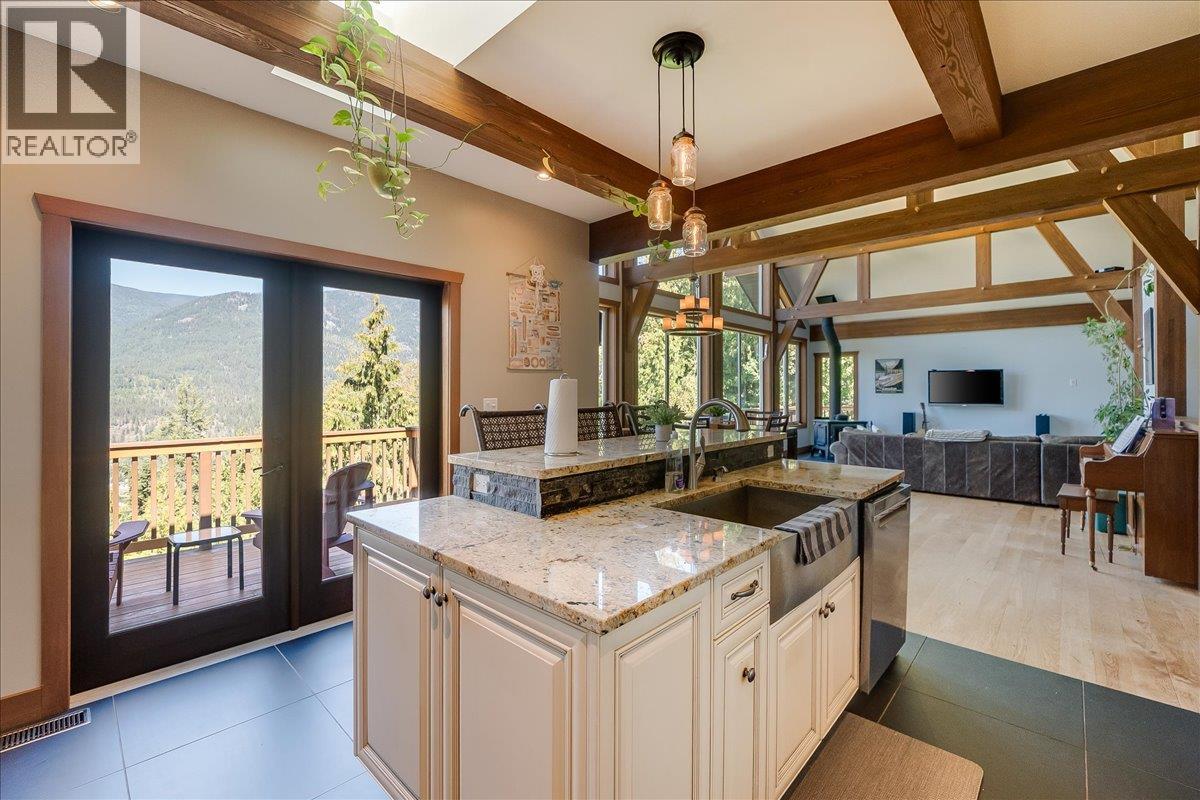 3213 Vindusky Road, Nelson, British Columbia  V1L 6X7 - Photo 10 - 10399320
