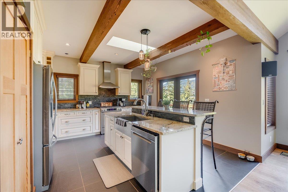 3213 Vindusky Road, Nelson, British Columbia  V1L 6X7 - Photo 11 - 10399320