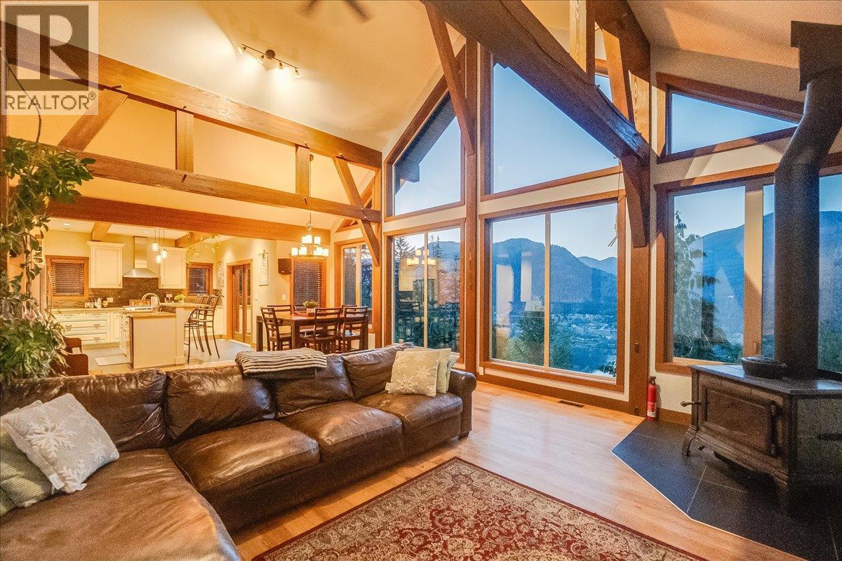 3213 Vindusky Road, Nelson, British Columbia  V1L 6X7 - Photo 15 - 10399320