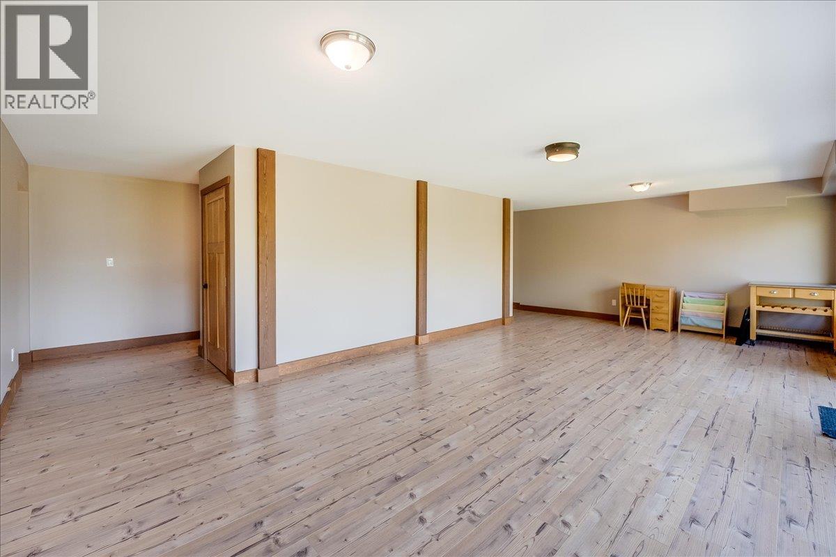 3213 Vindusky Road, Nelson, British Columbia  V1L 6X7 - Photo 36 - 10399320