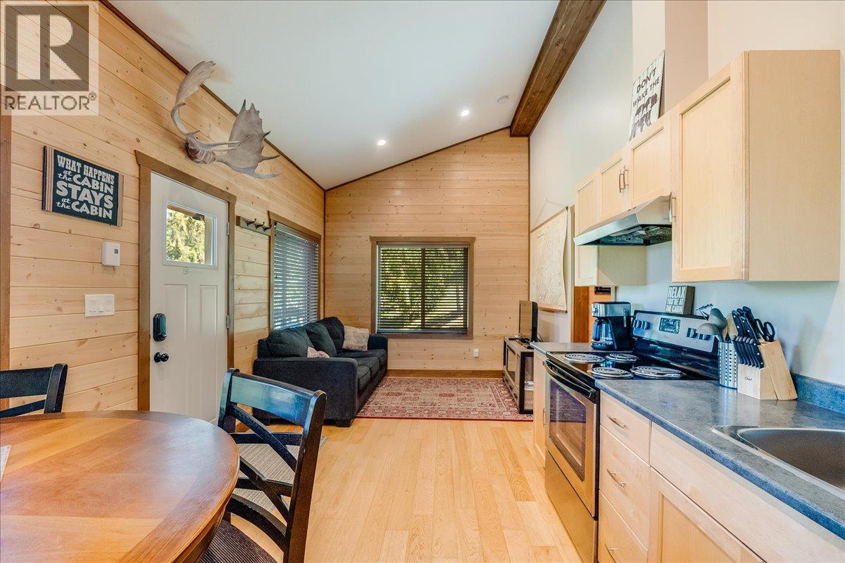 3213 Vindusky Road, Nelson, British Columbia  V1L 6X7 - Photo 47 - 10399320
