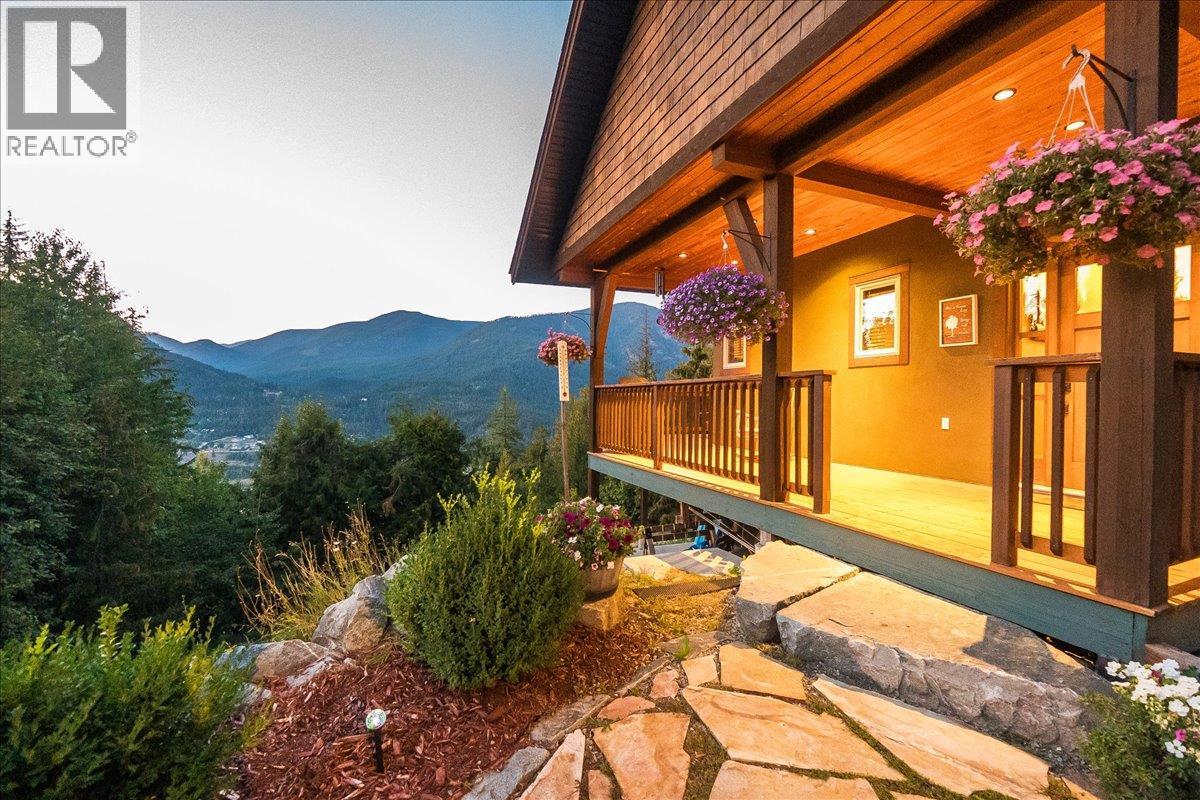 3213 Vindusky Road, Nelson, British Columbia  V1L 6X7 - Photo 5 - 10399320