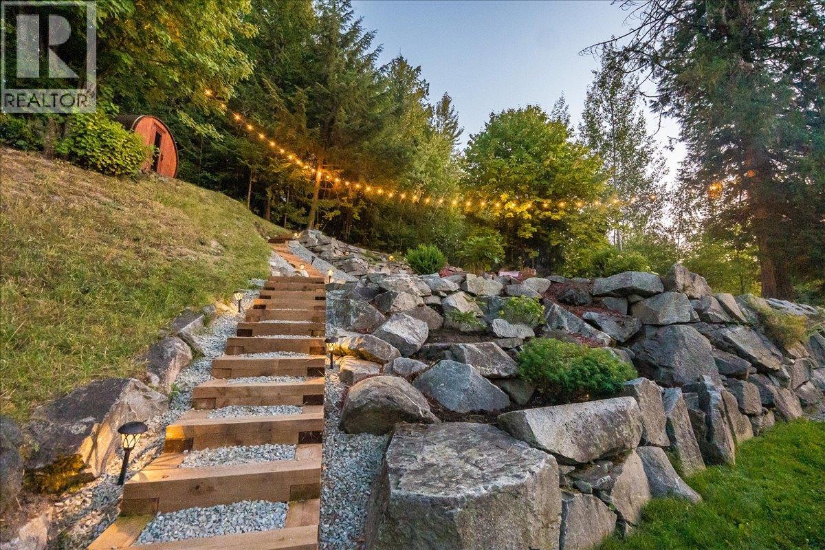 3213 Vindusky Road, Nelson, British Columbia  V1L 6X7 - Photo 6 - 10399320
