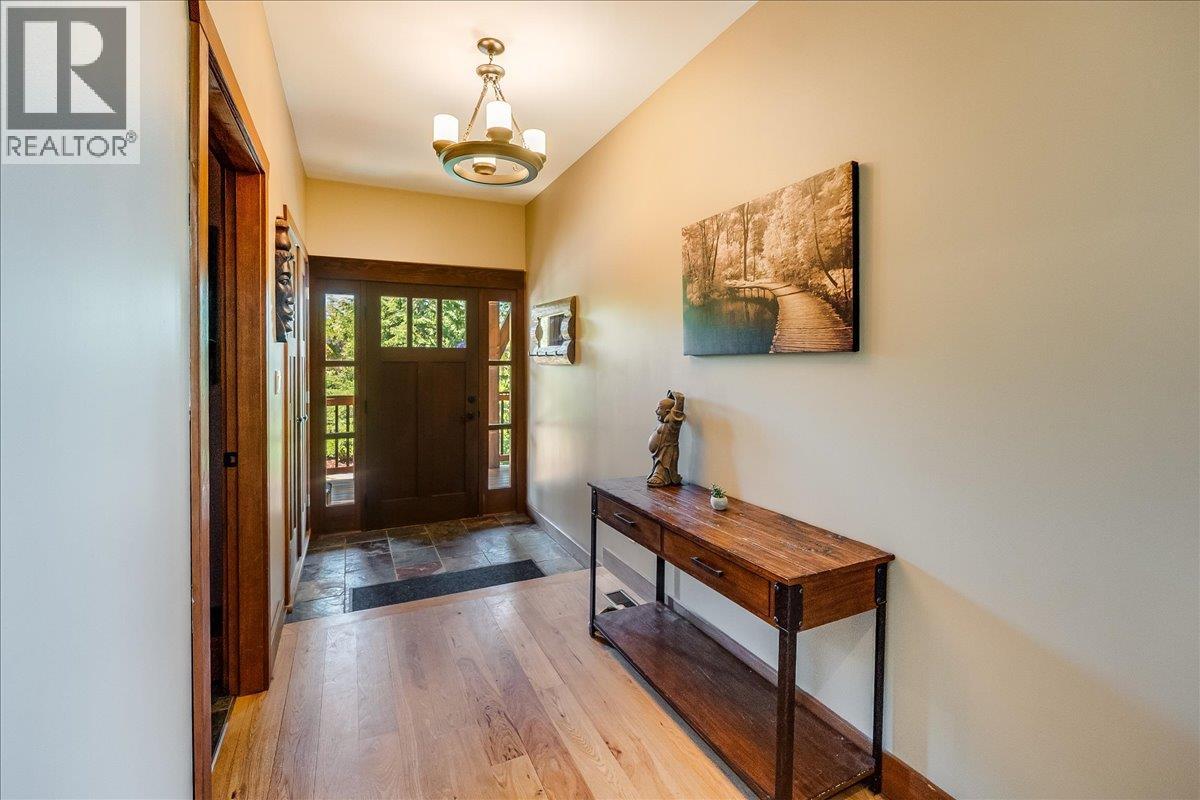3213 Vindusky Road, Nelson, British Columbia  V1L 6X7 - Photo 9 - 10399320