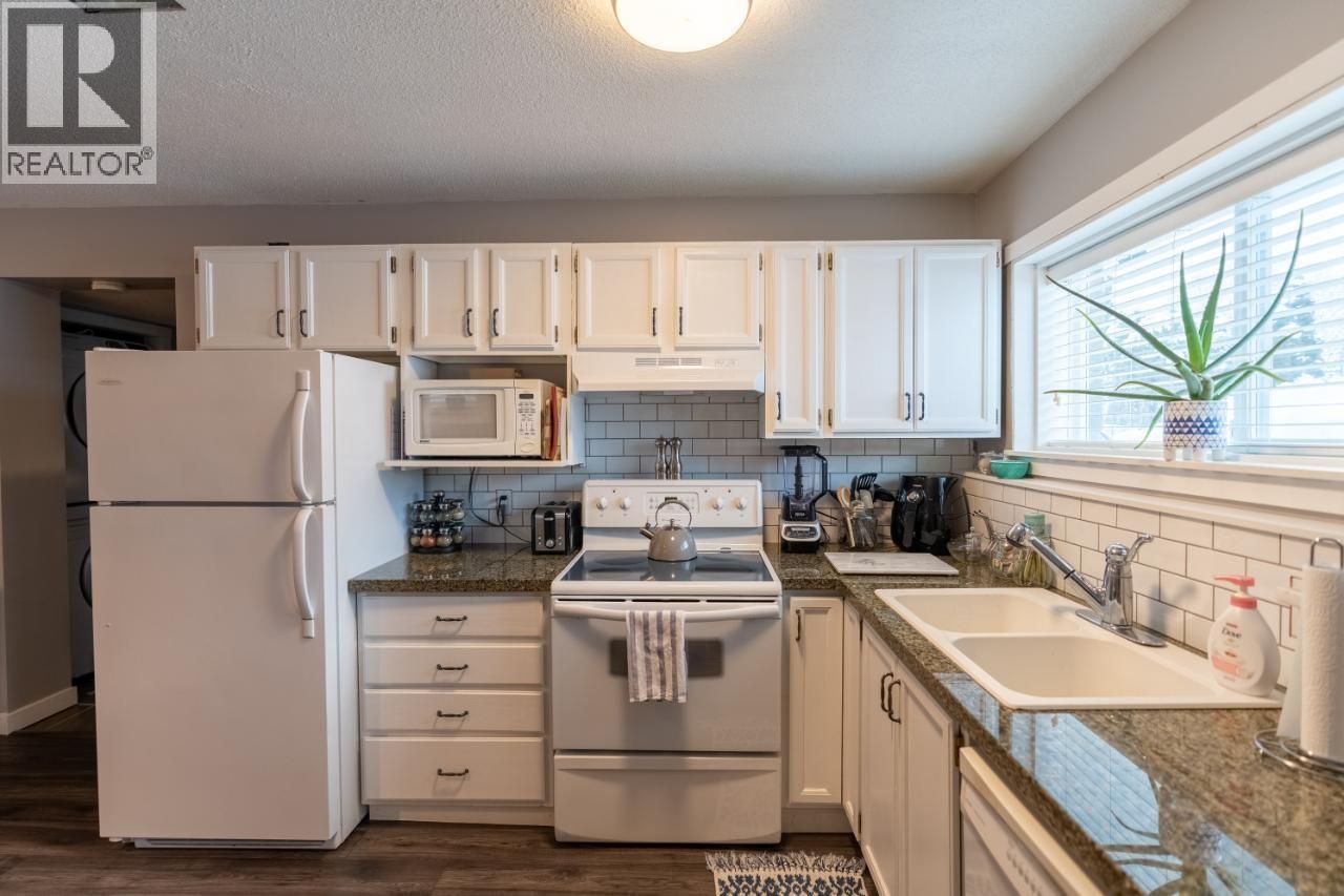 1570 Happyvale Place, Kamloops, British Columbia  V2B 7T9 - Photo 2 - 10399317