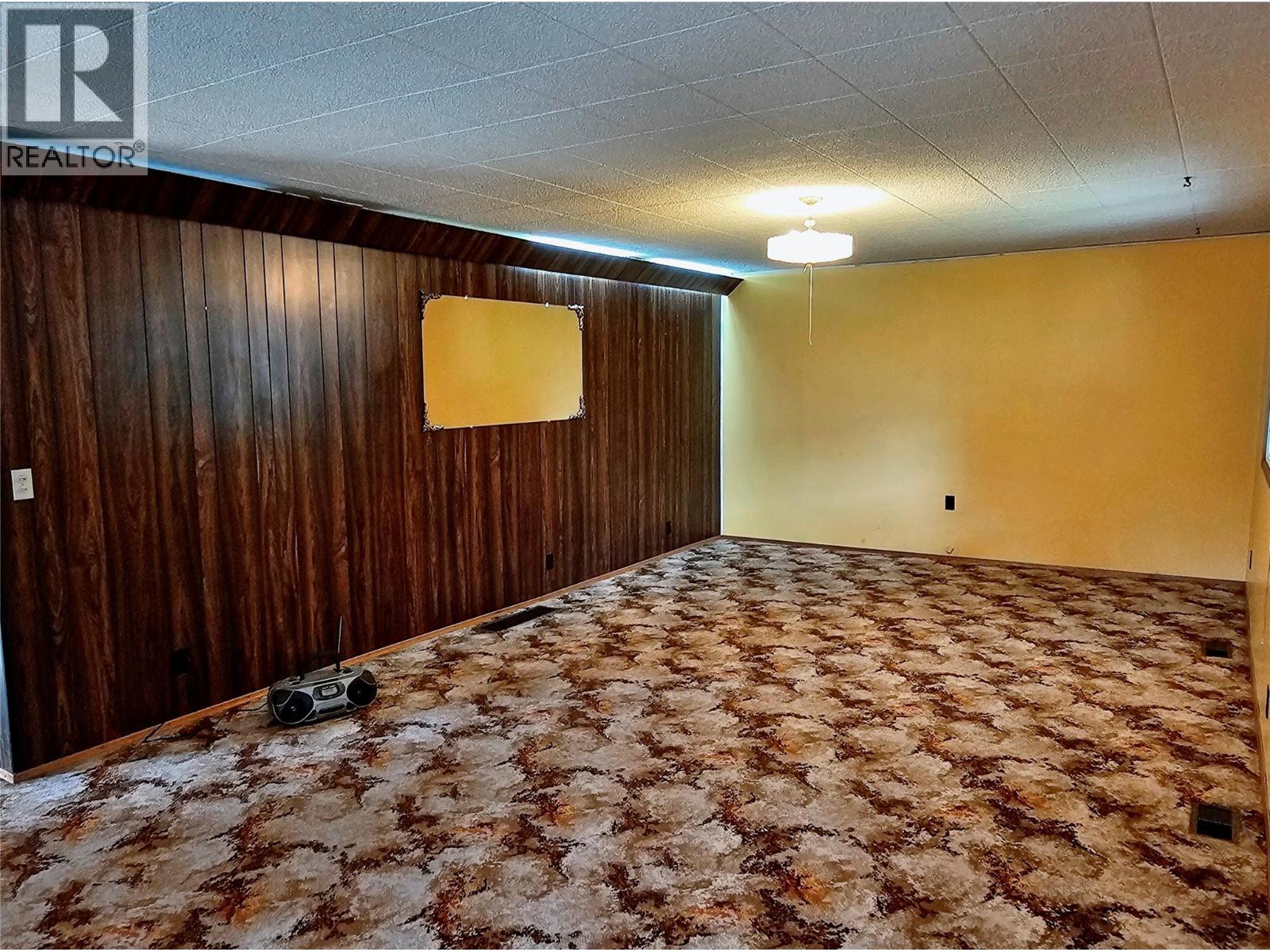 2716 4th Ave Avenue, Castlegar, British Columbia  V1N 2S2 - Photo 18 - 10399236