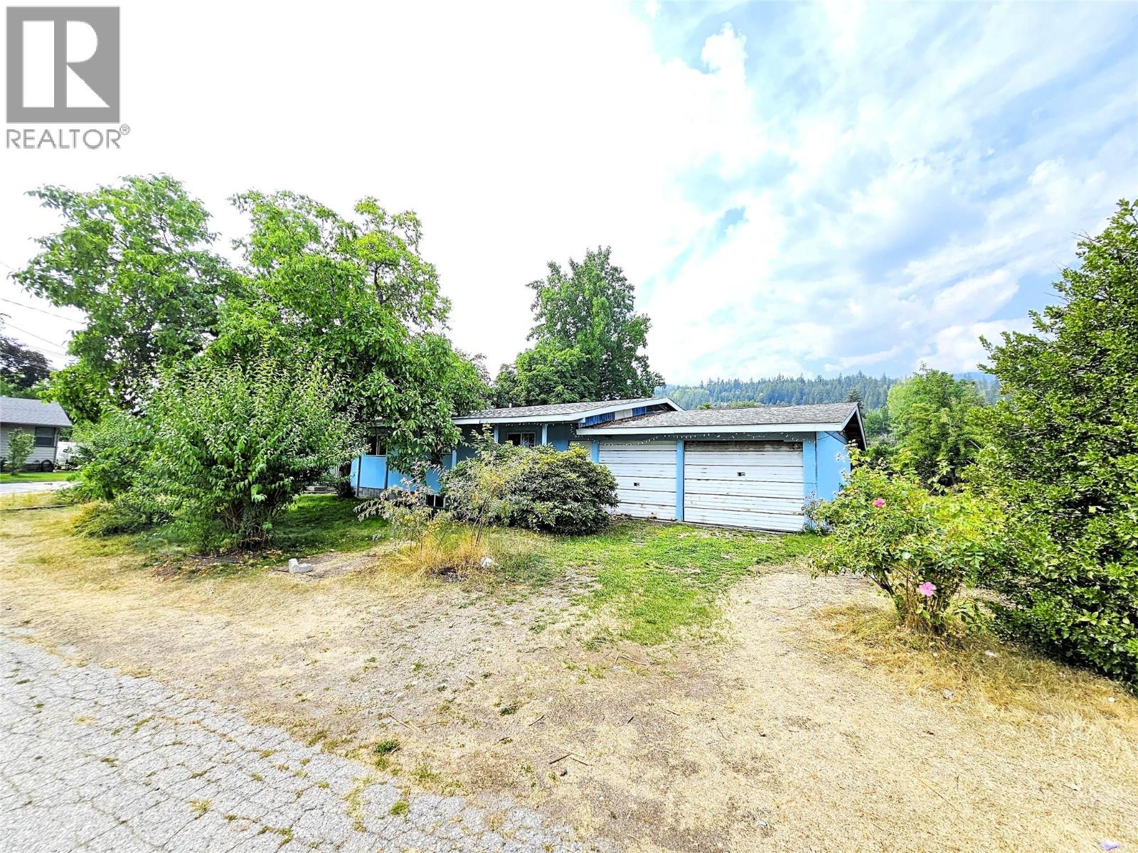 2716 4th Ave Avenue, Castlegar, British Columbia  V1N 2S2 - Photo 37 - 10399236
