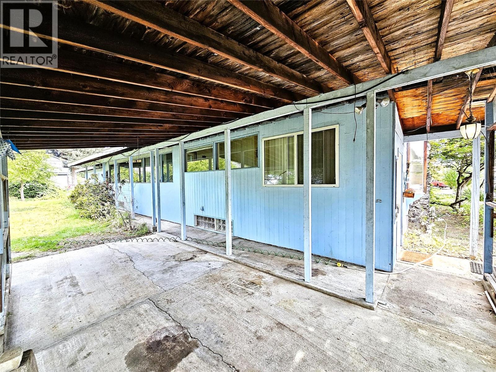 2716 4th Ave Avenue, Castlegar, British Columbia  V1N 2S2 - Photo 9 - 10399236