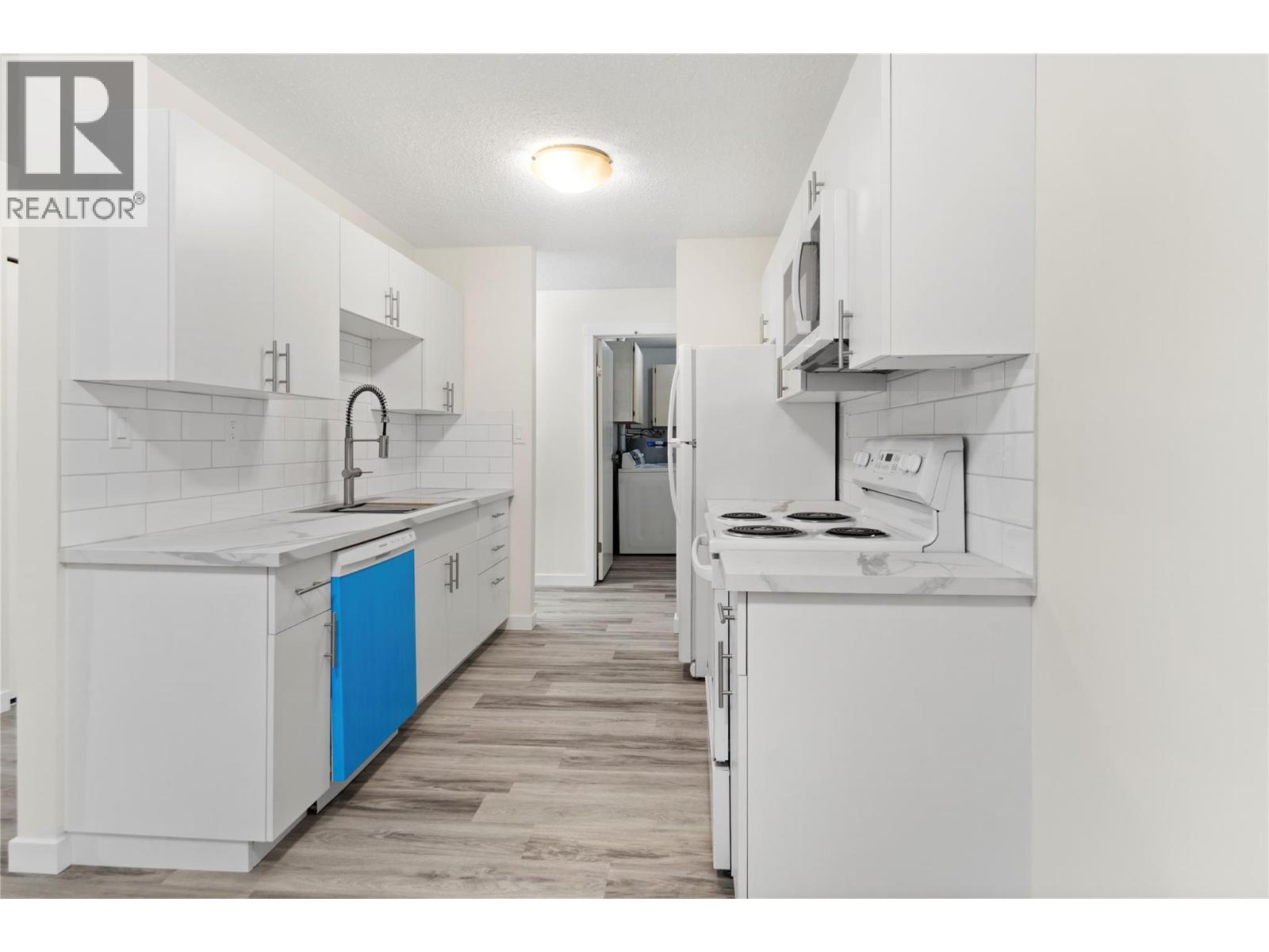 200 Gerstmar Road Unit# 11, Kelowna, British Columbia  V1X 4A7 - Photo 3 - 10399277