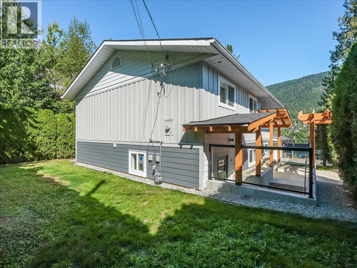 324 Richards Street W, Nelson, British Columbia  V1L 6E8 - Photo 11 - 10399273