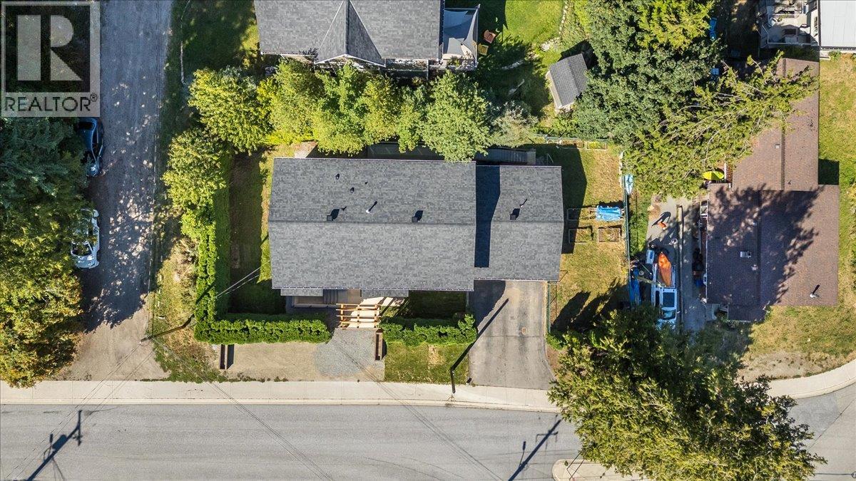 324 Richards Street W, Nelson, British Columbia  V1L 6E8 - Photo 3 - 10399273
