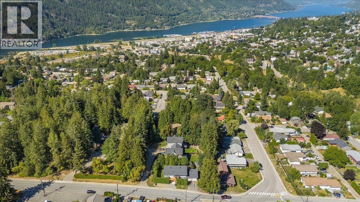 324 Richards Street W, Nelson, British Columbia  V1L 6E8 - Photo 4 - 10399273
