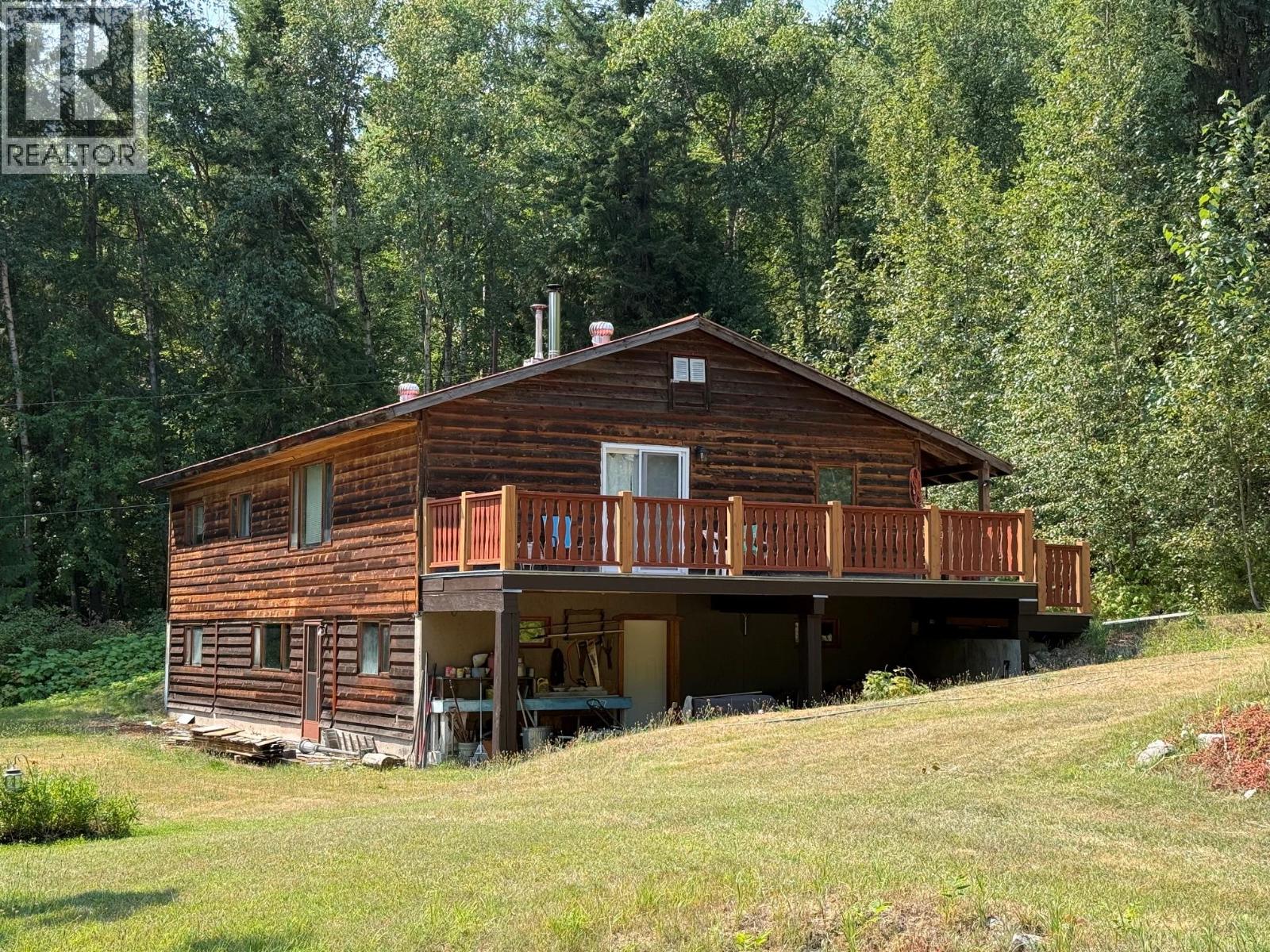 3360 Yellowhead Highway, Clearwater, British Columbia  V0E 3A0 - Photo 1 - 10399339