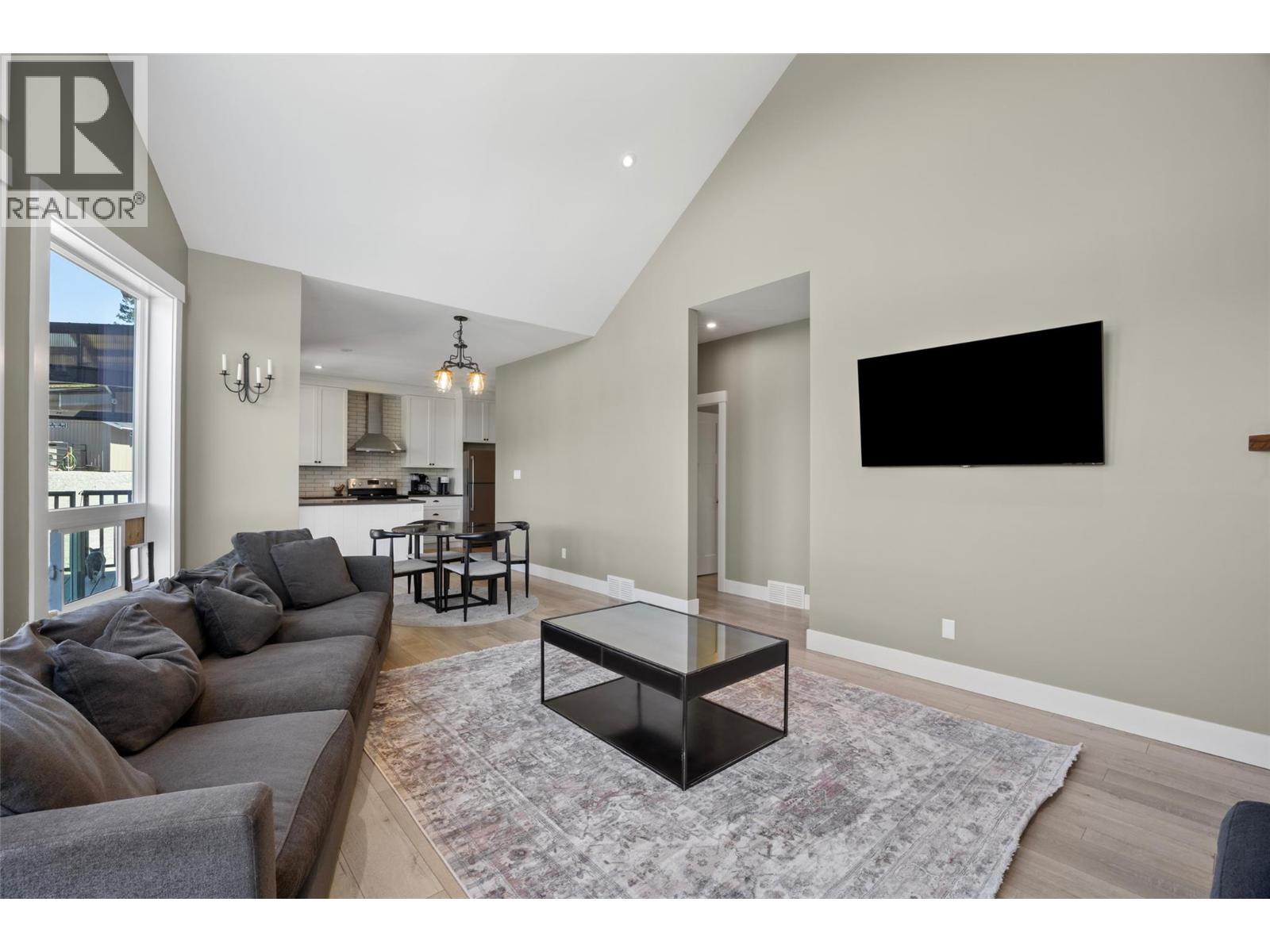 111 Veale Road, Merritt, British Columbia  V1K 1B8 - Photo 6 - 10399375