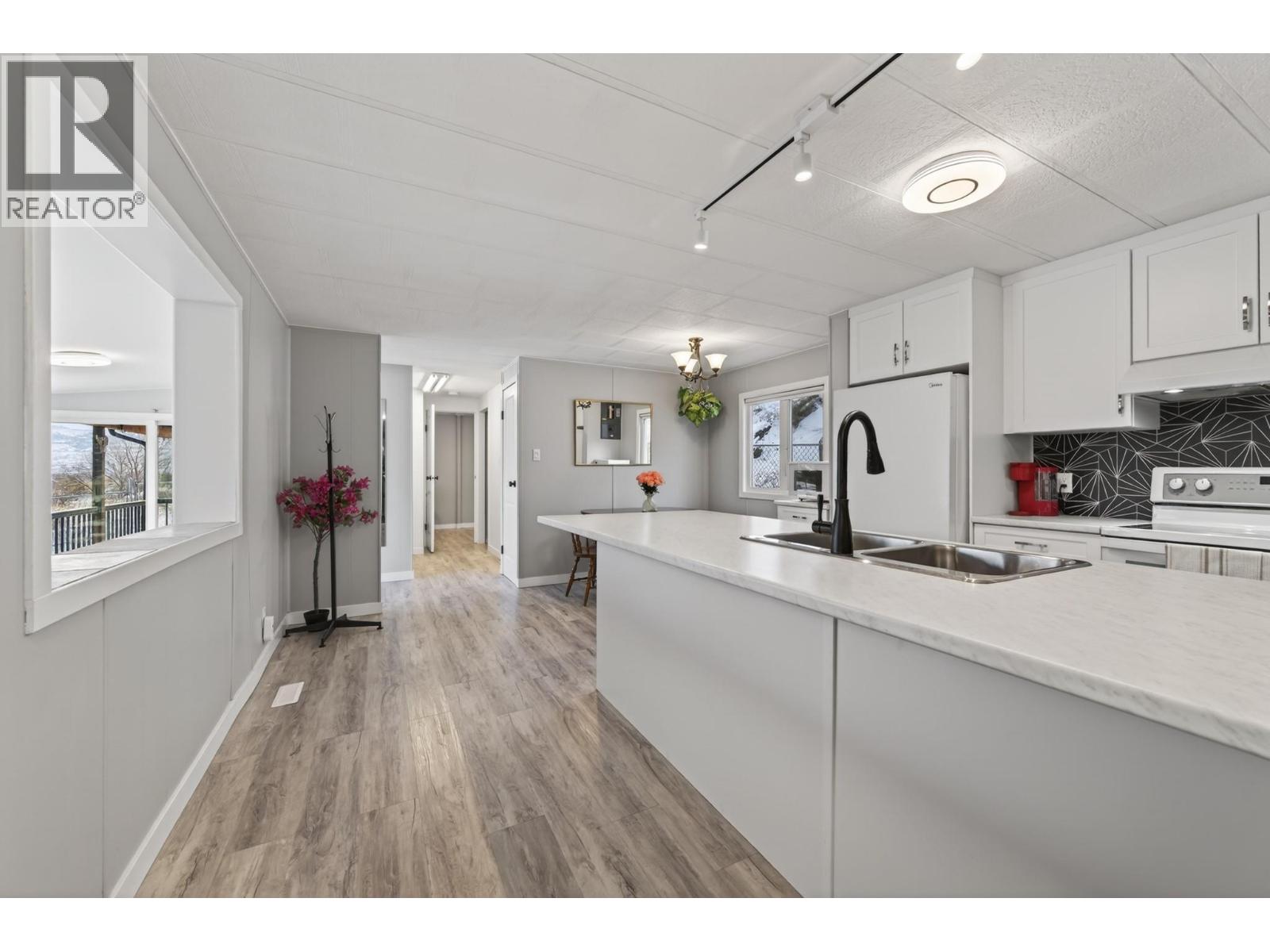 1680 Westsyde Road Unit# #35, Kamloops, British Columbia  V2B 7B6 - Photo 7 - 10399347