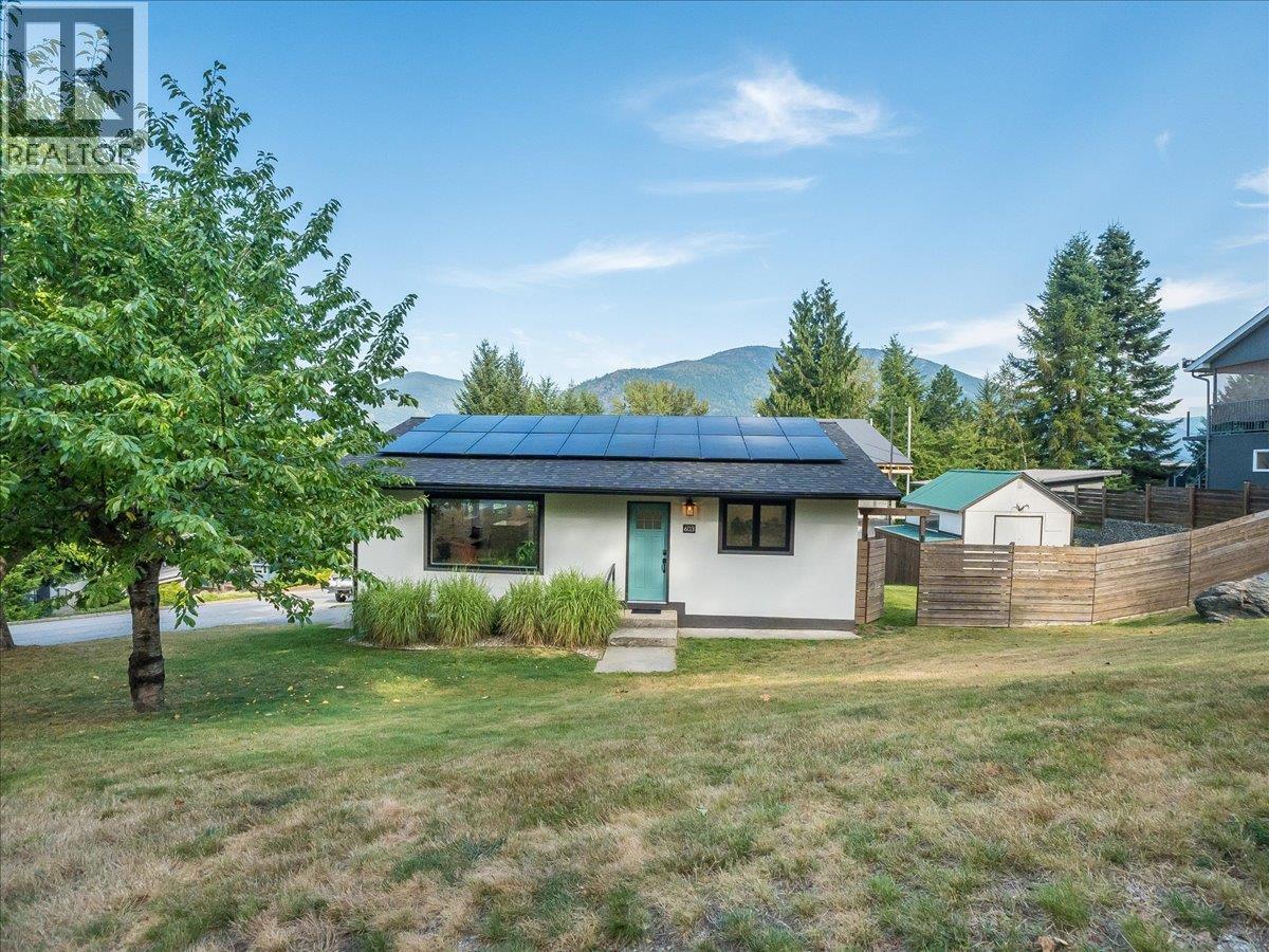 603 Delbruck Street, Nelson, British Columbia  V1L 5L8 - Photo 1 - 10399033