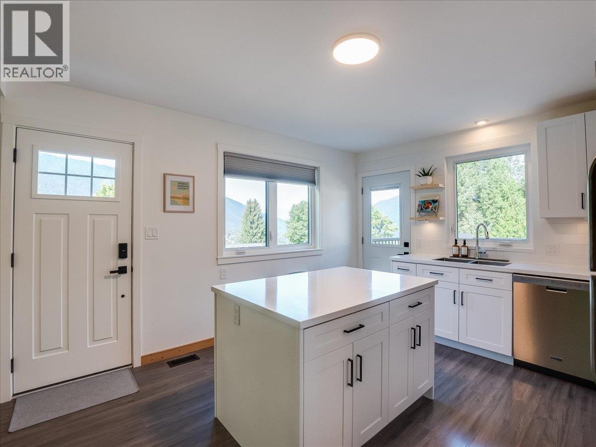 603 Delbruck Street, Nelson, British Columbia  V1L 5L8 - Photo 10 - 10399033