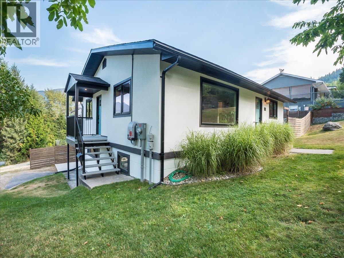 603 Delbruck Street, Nelson, British Columbia  V1L 5L8 - Photo 3 - 10399033