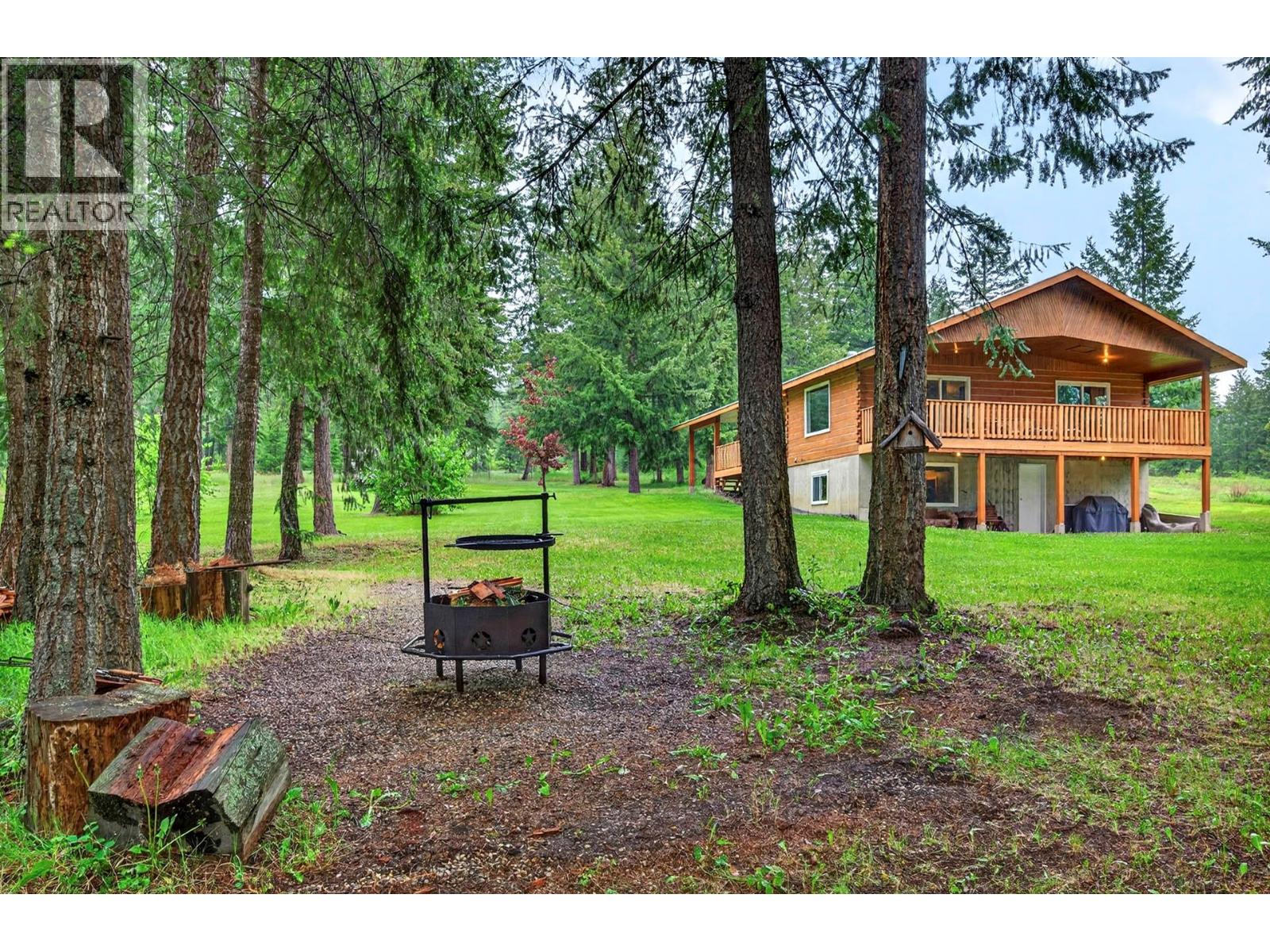 2496 Pye Road, Clearwater, British Columbia  V0E 3A0 - Photo 1 - 10399136